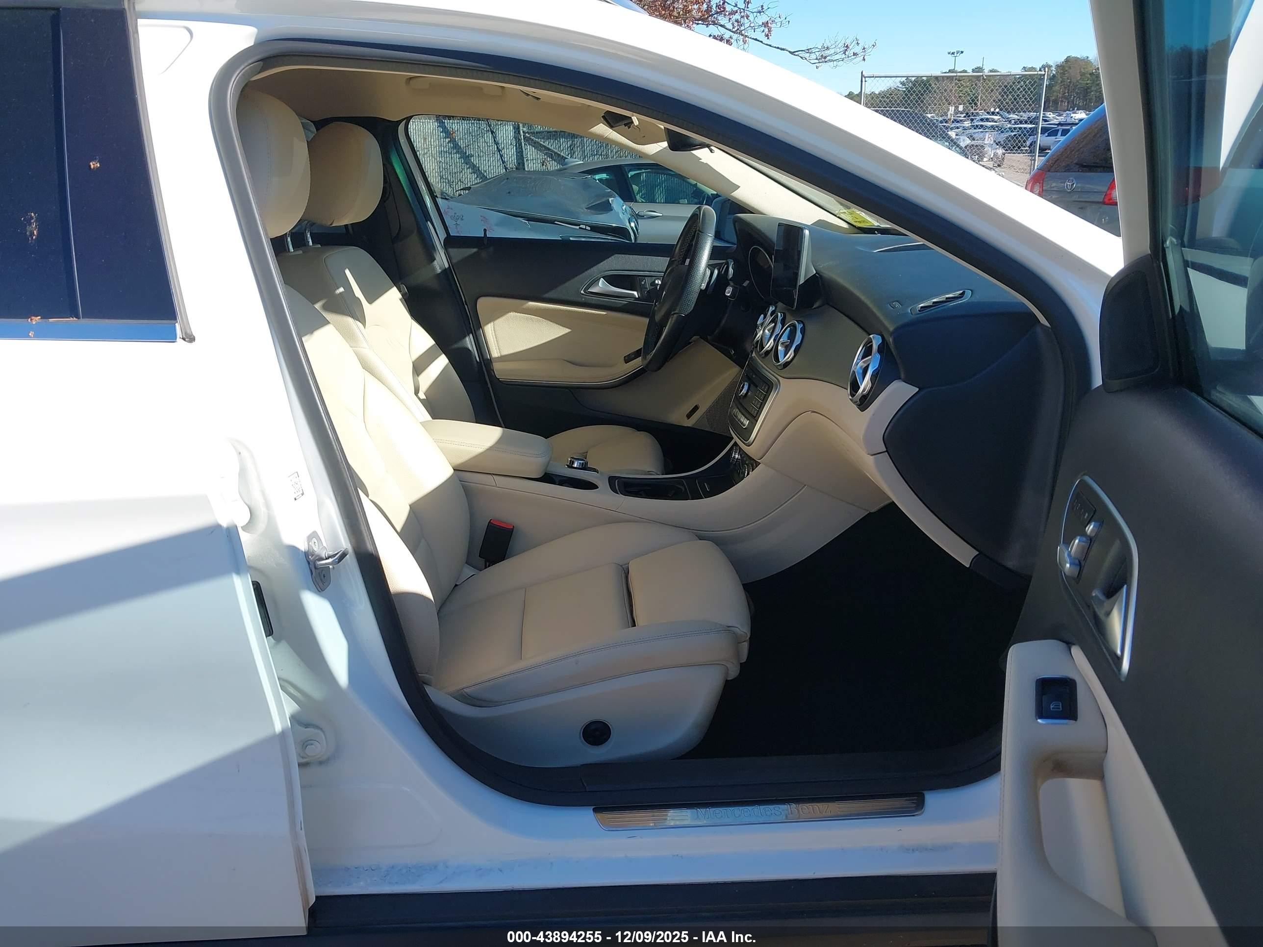 MERCEDES-BENZ GLA image 5