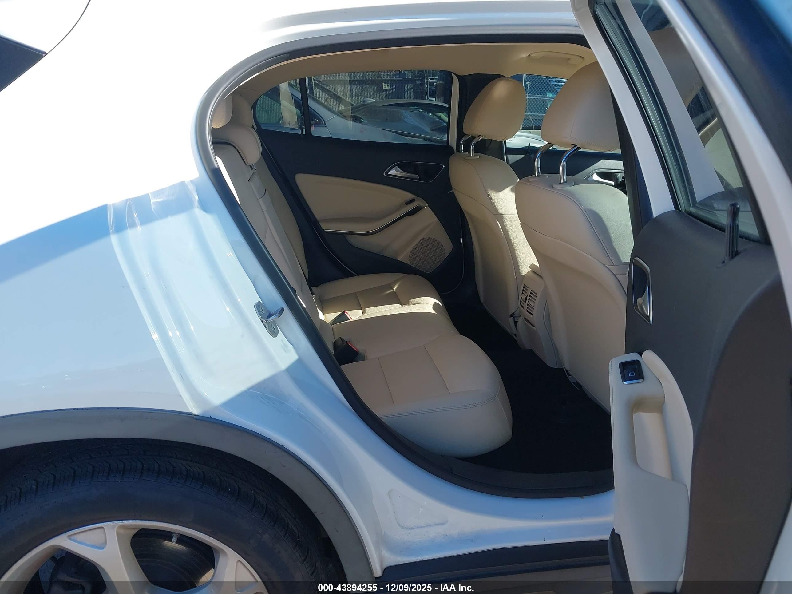 MERCEDES-BENZ GLA image 8