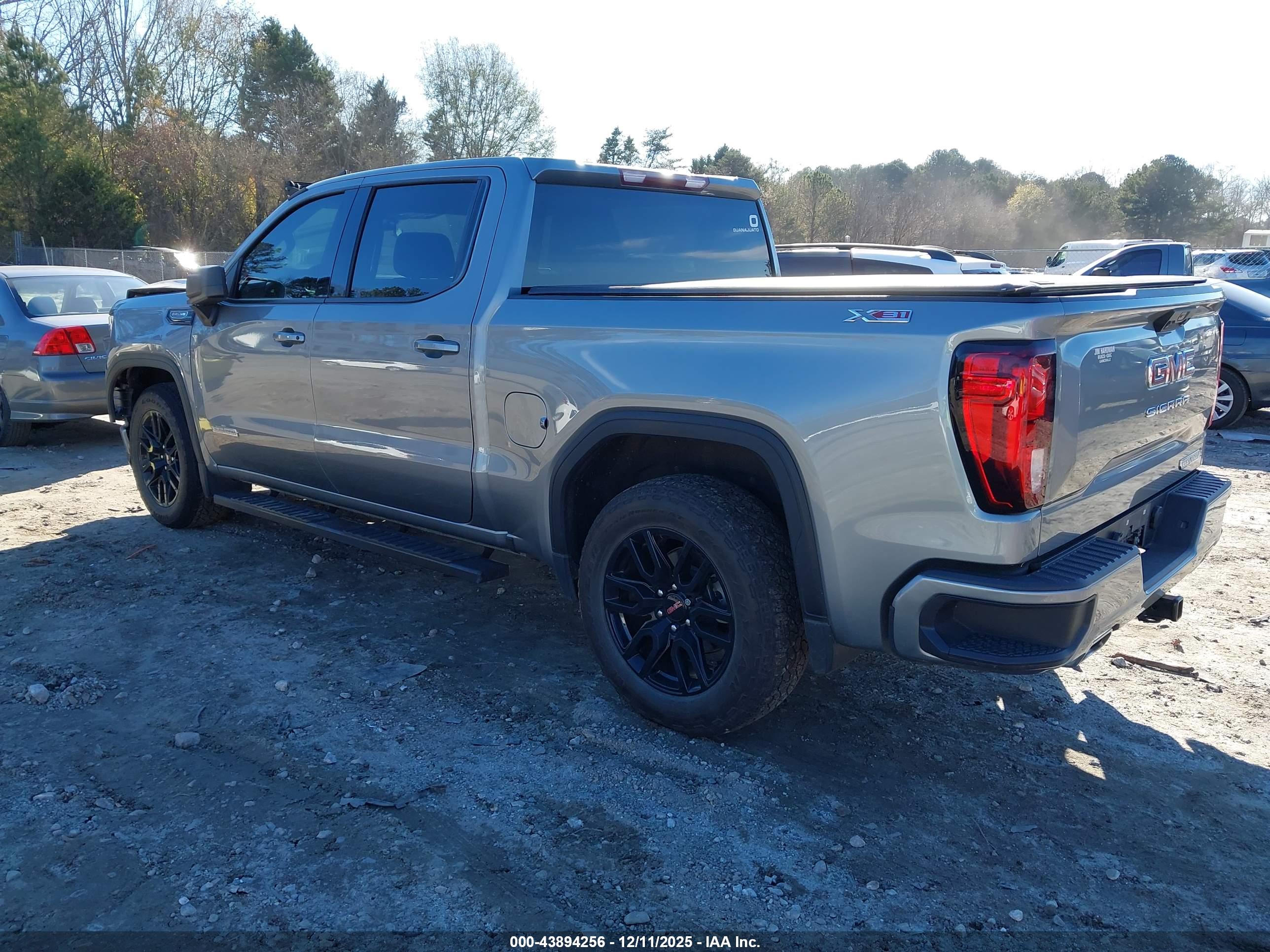 GMC SIERRA image 3