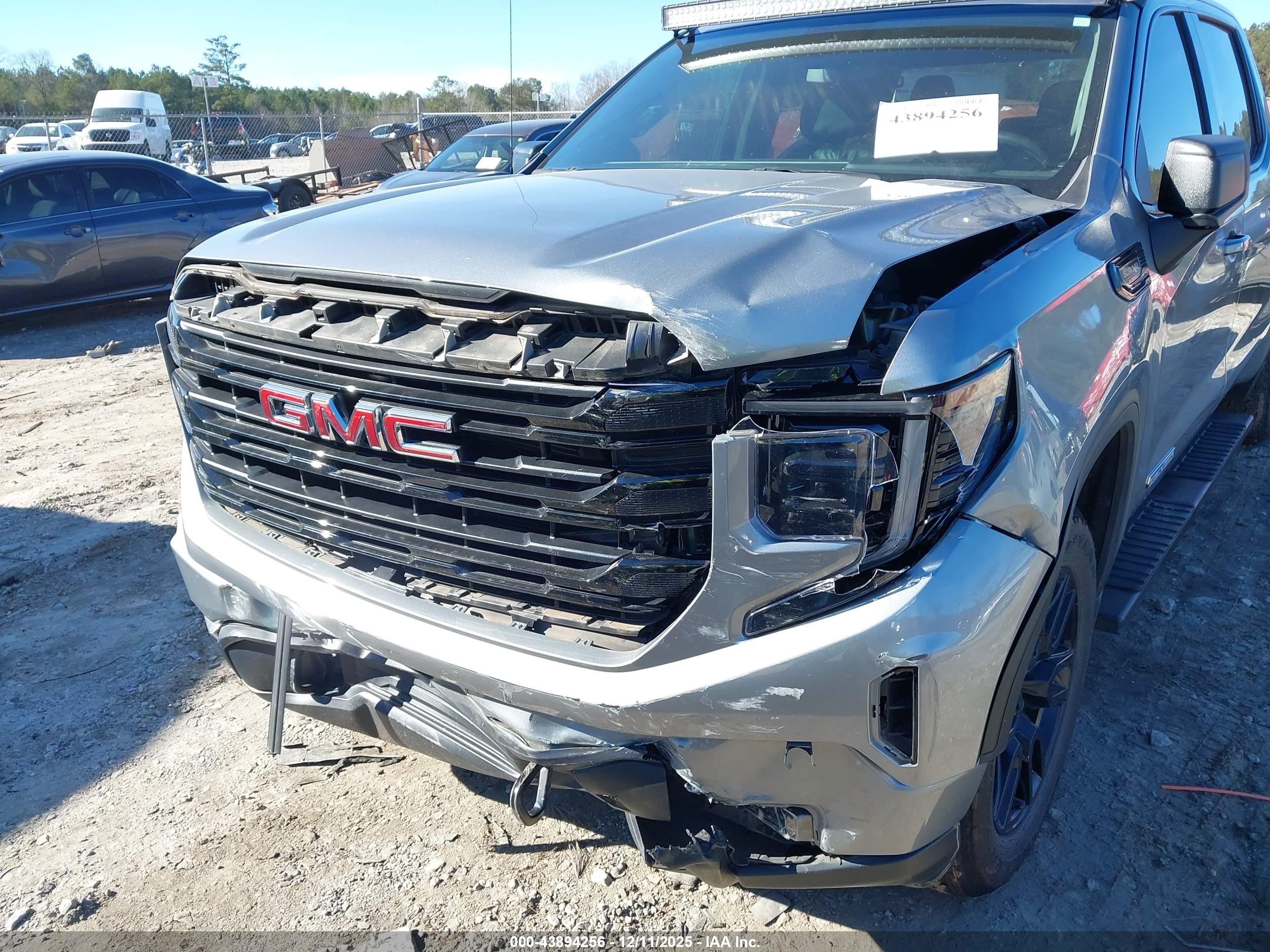GMC SIERRA image 6
