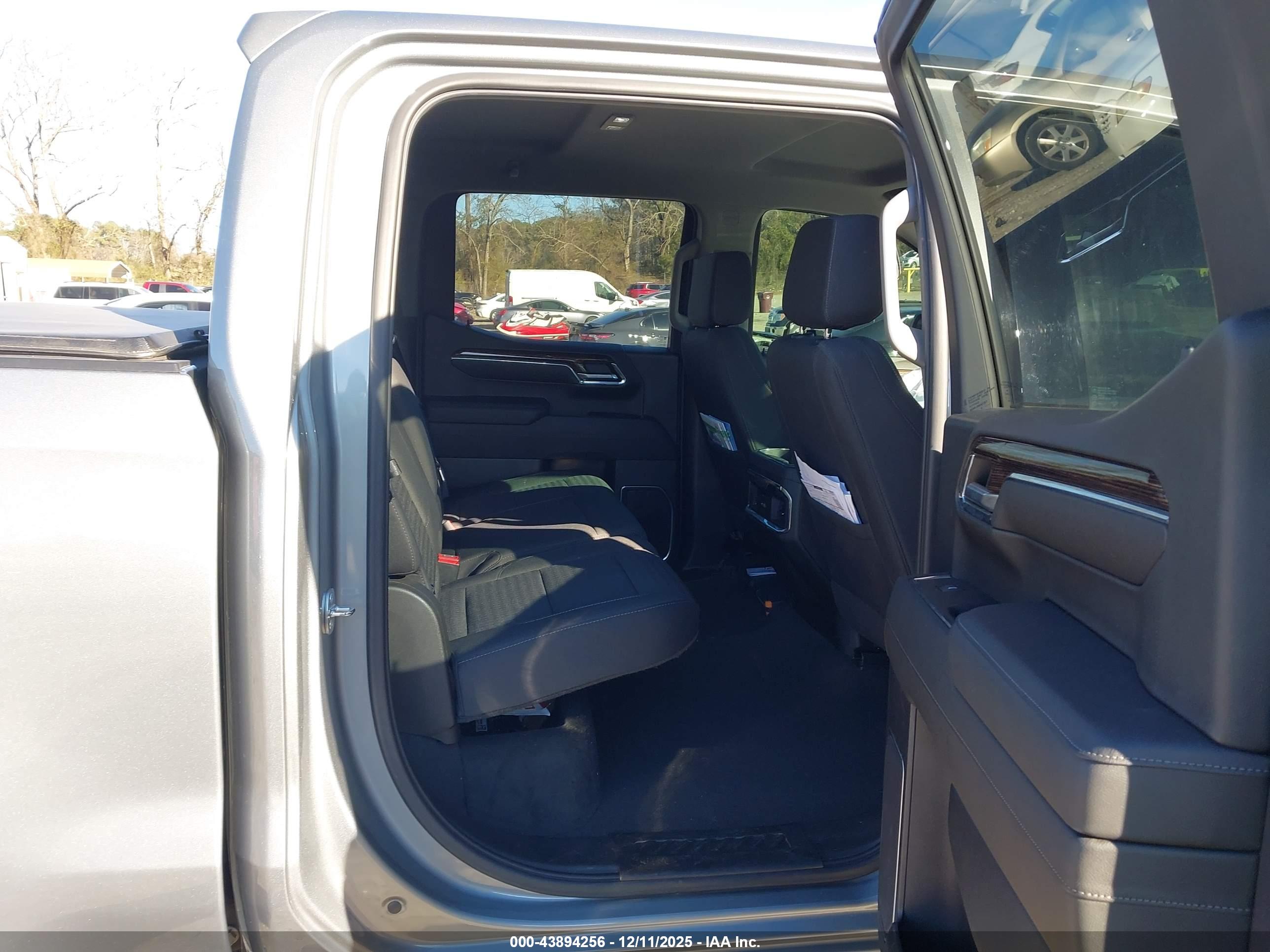 GMC SIERRA image 8