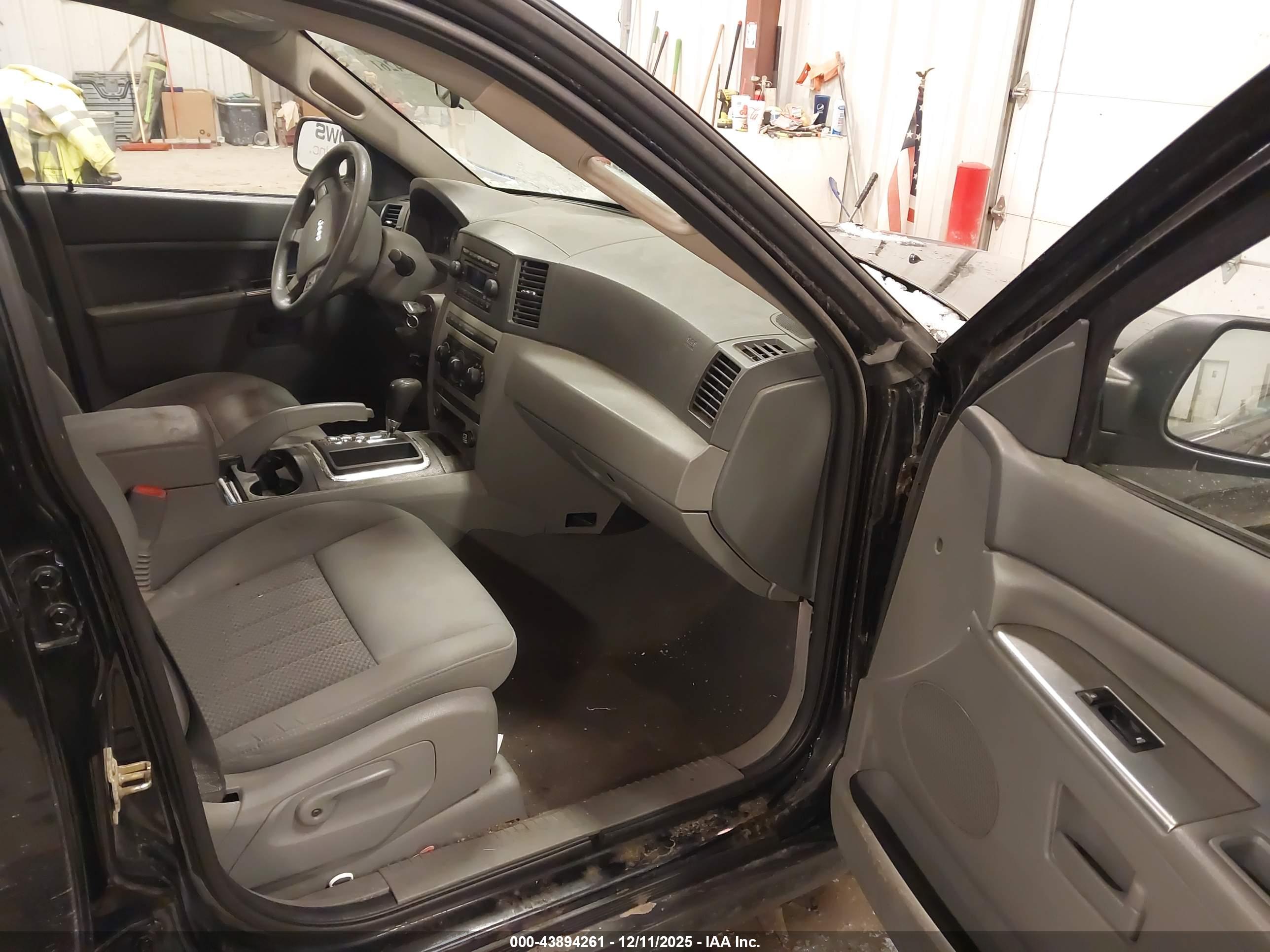 JEEP GRAND image 5
