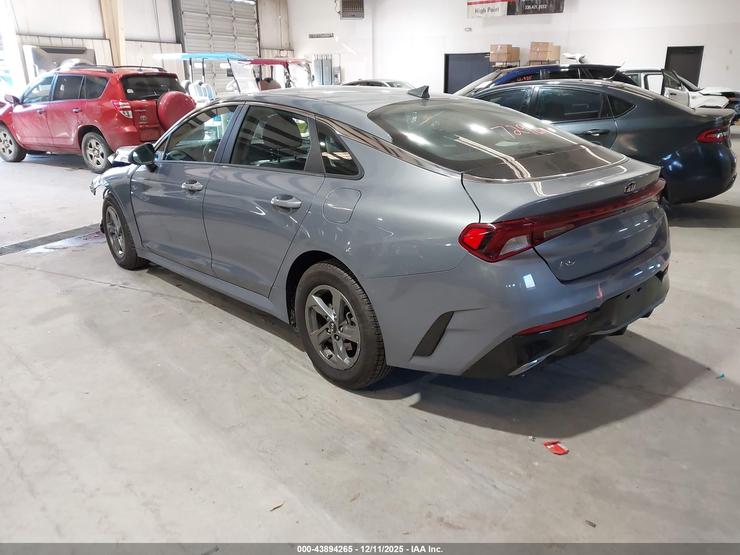 KIA K5 image 3