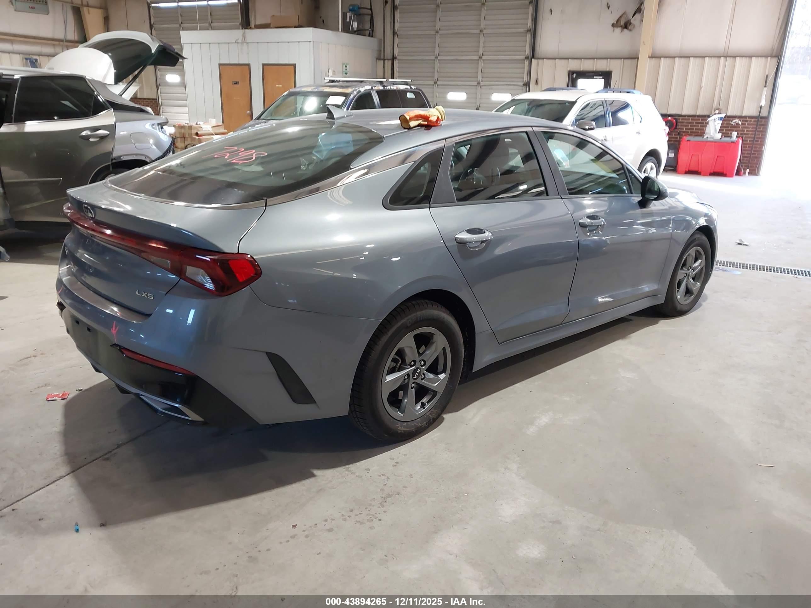 KIA K5 image 4