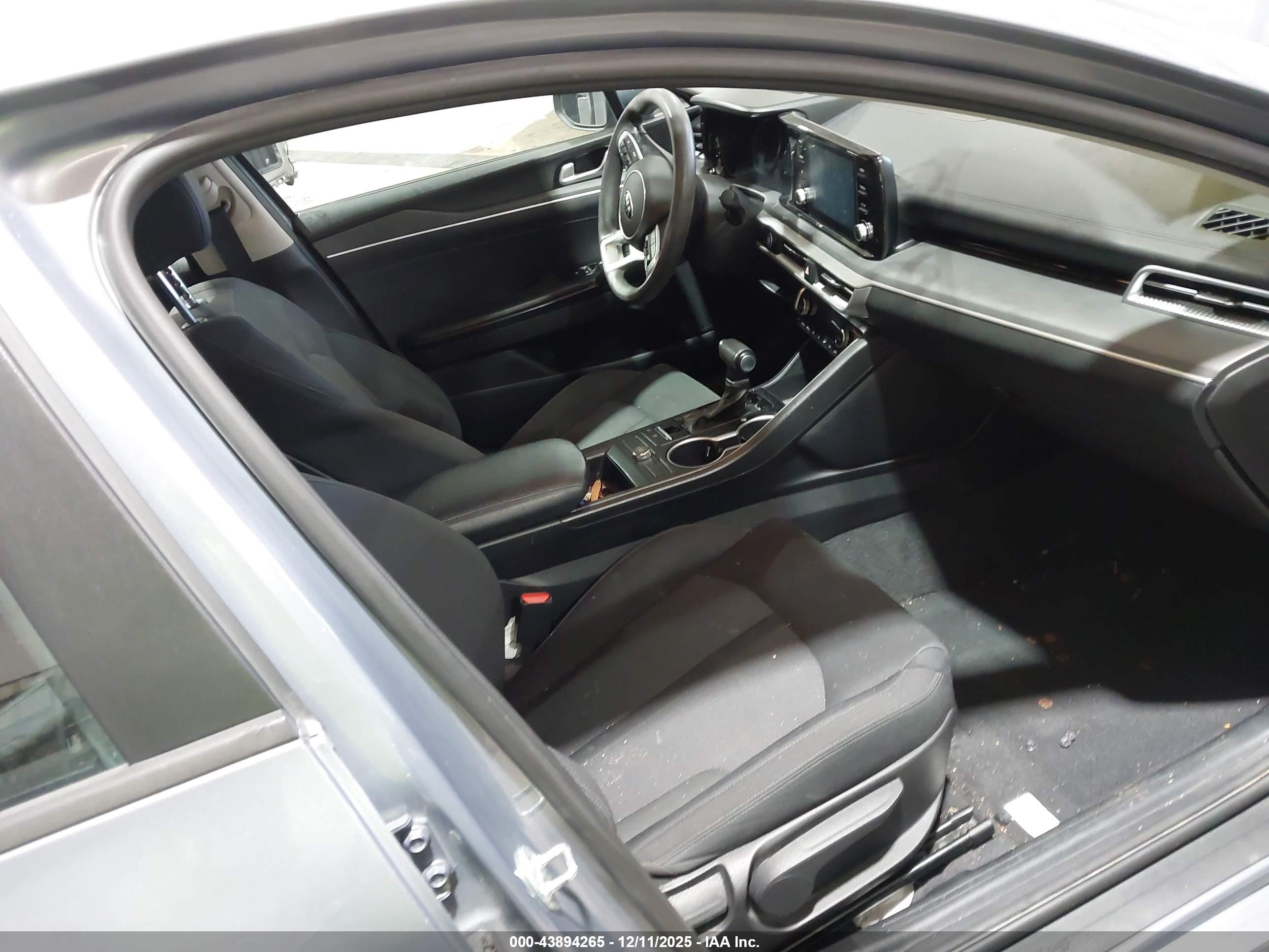 KIA K5 image 5