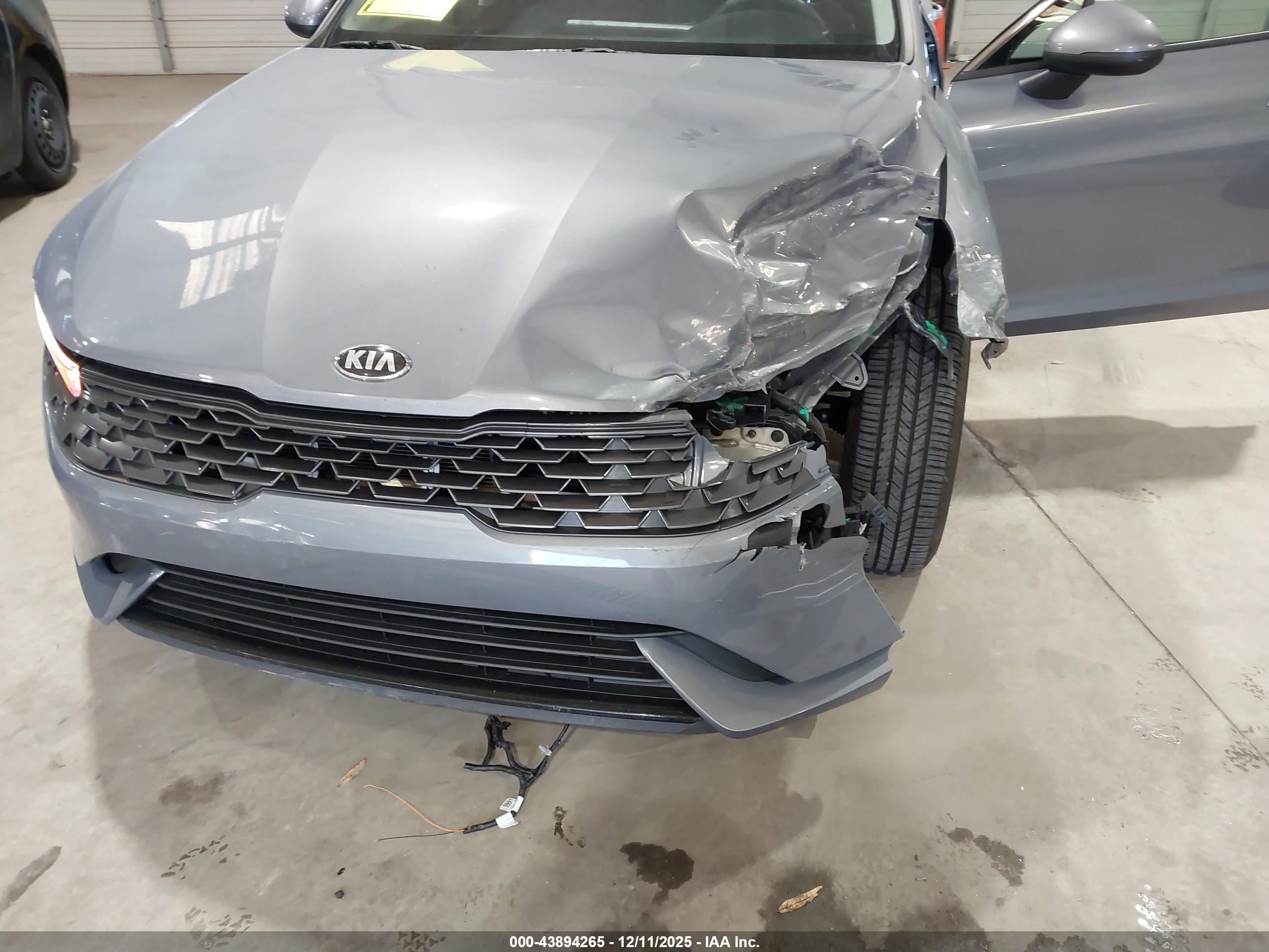 KIA K5 image 6