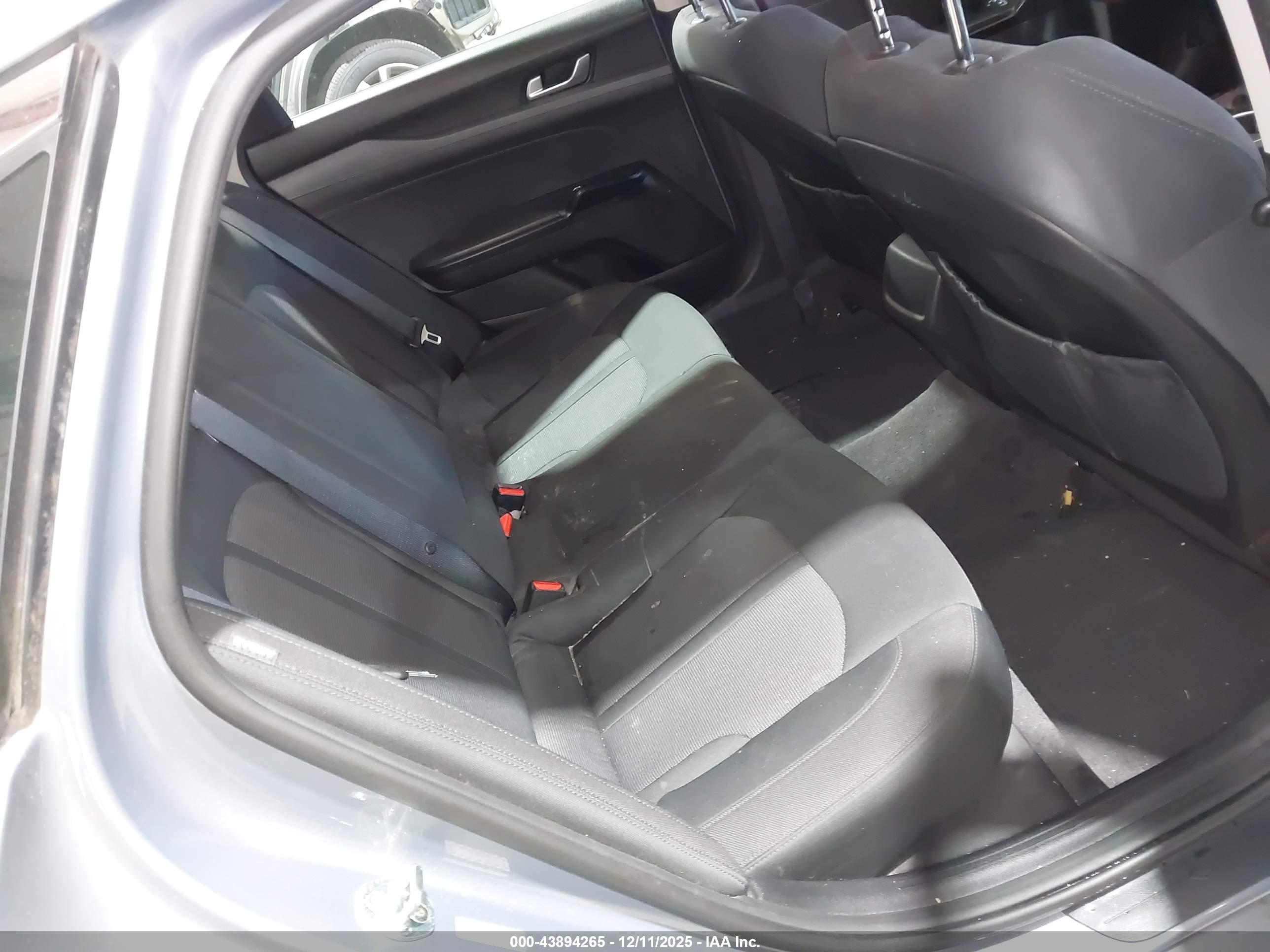 KIA K5 image 8