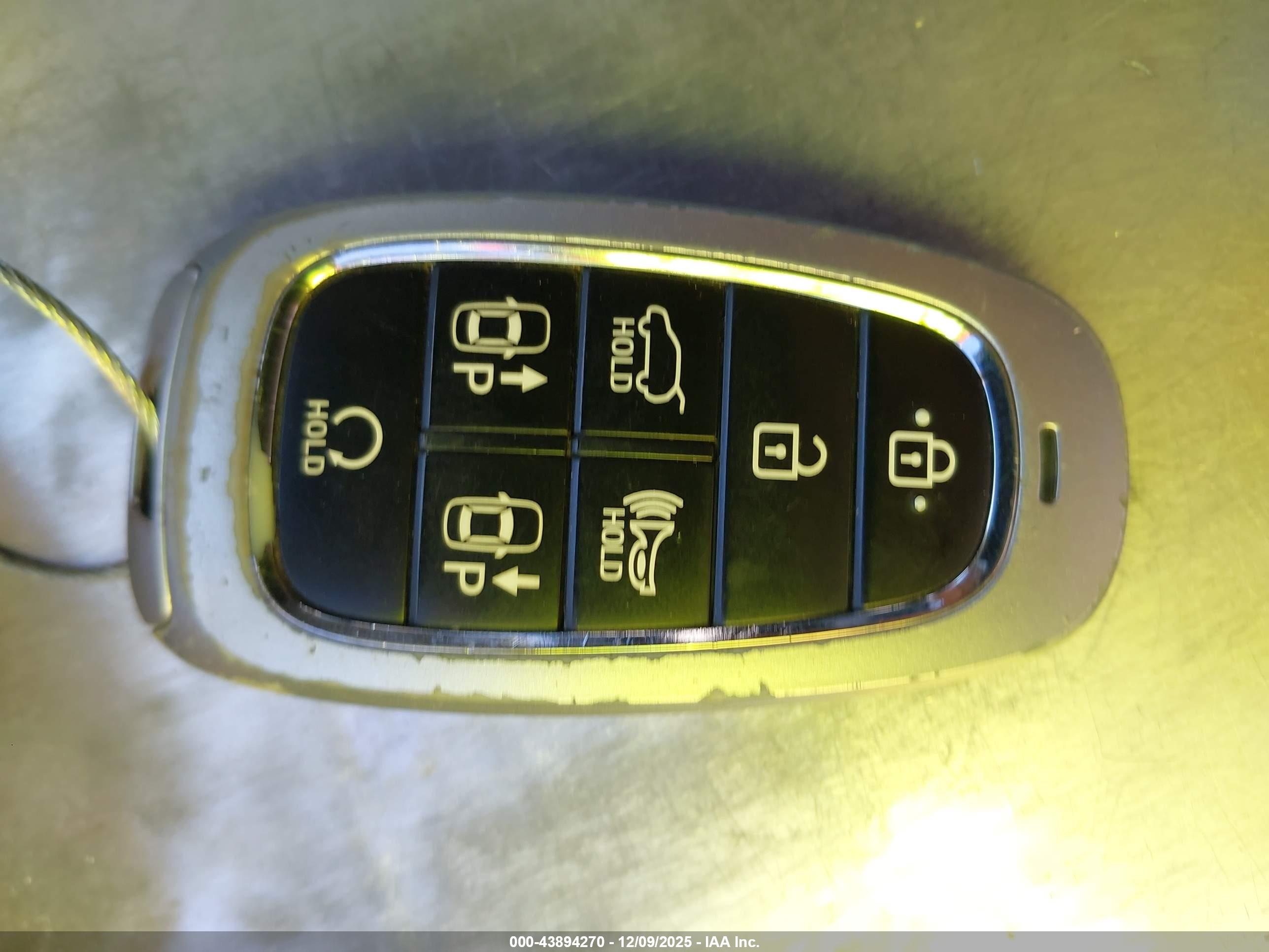 HYUNDAI SANTA image 11