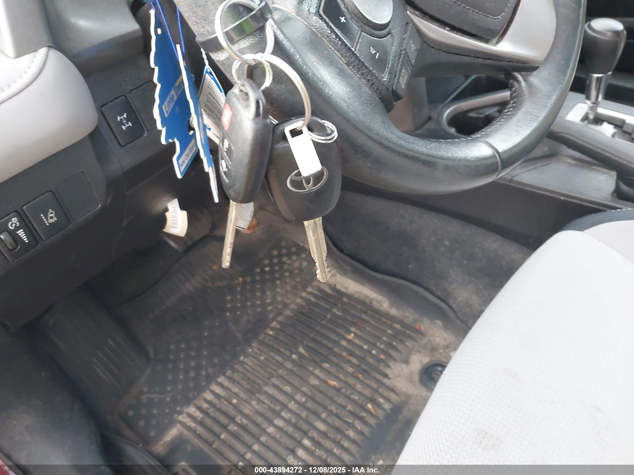 TOYOTA RAV4 image 11