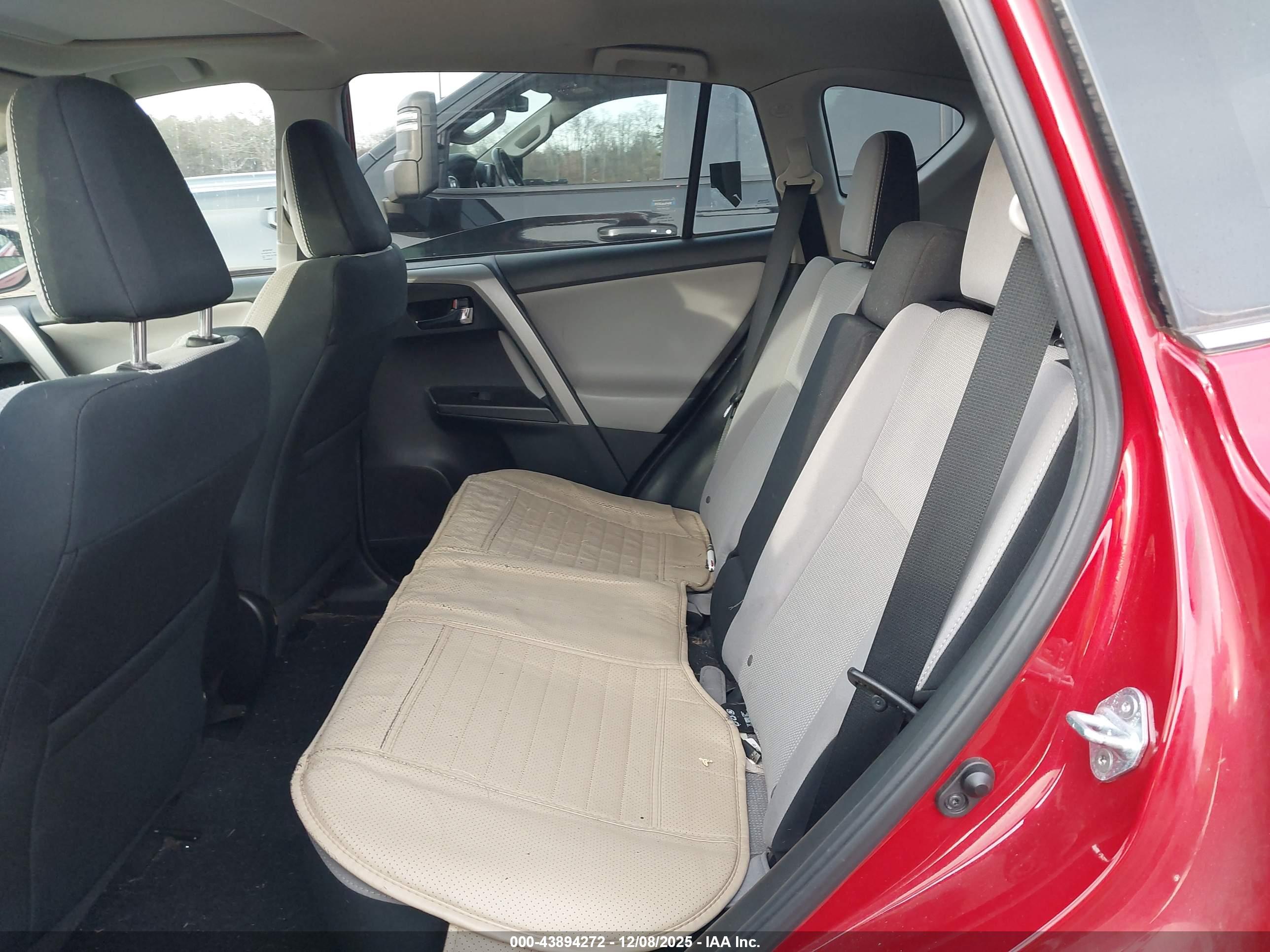 TOYOTA RAV4 image 8