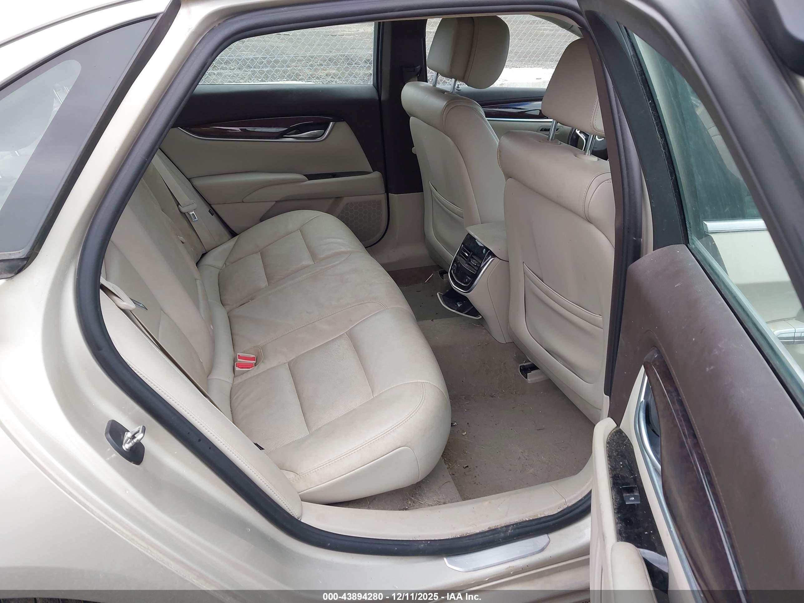 CADILLAC XTS image 8