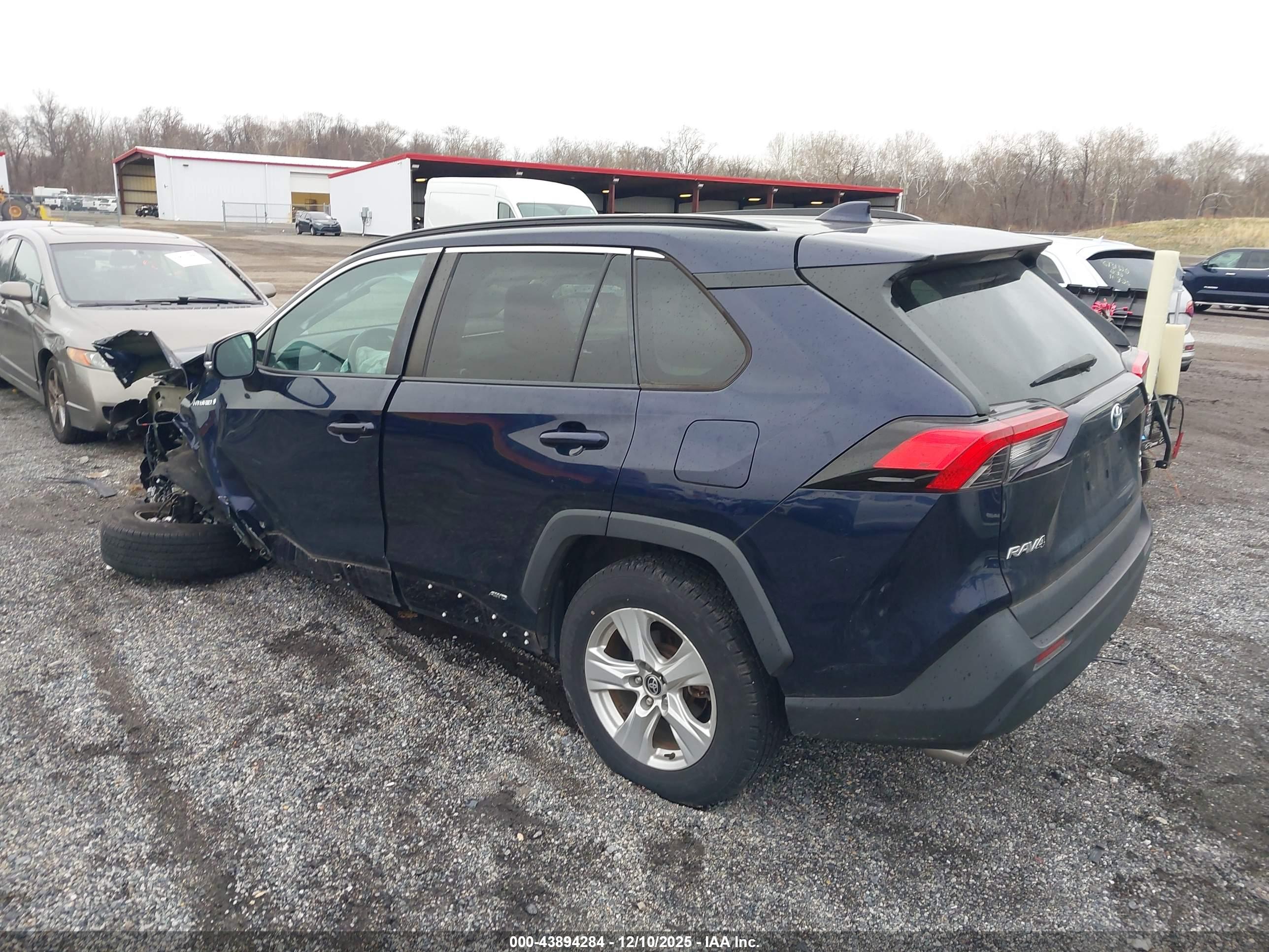 TOYOTA RAV4 image 3