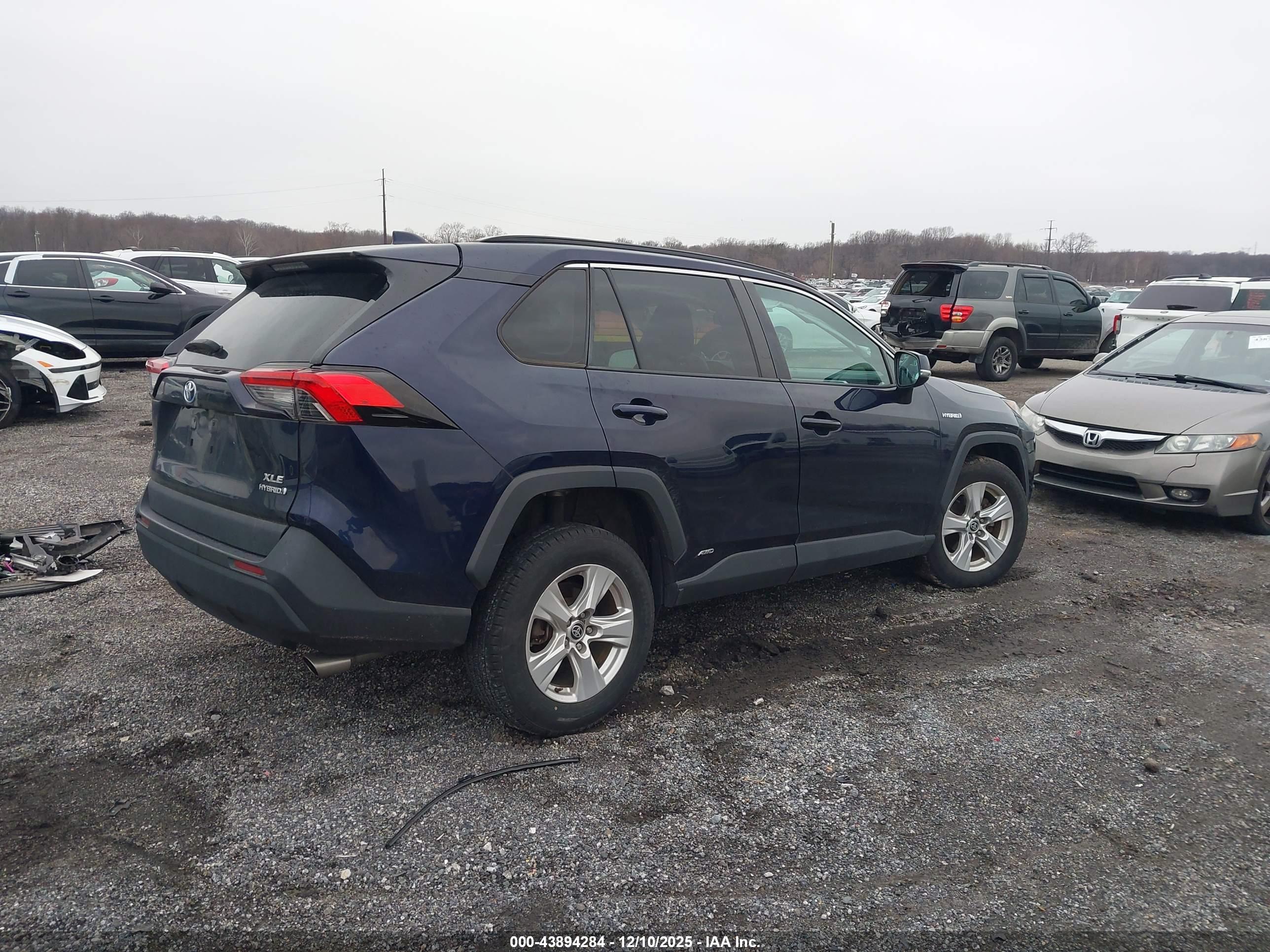 TOYOTA RAV4 image 4