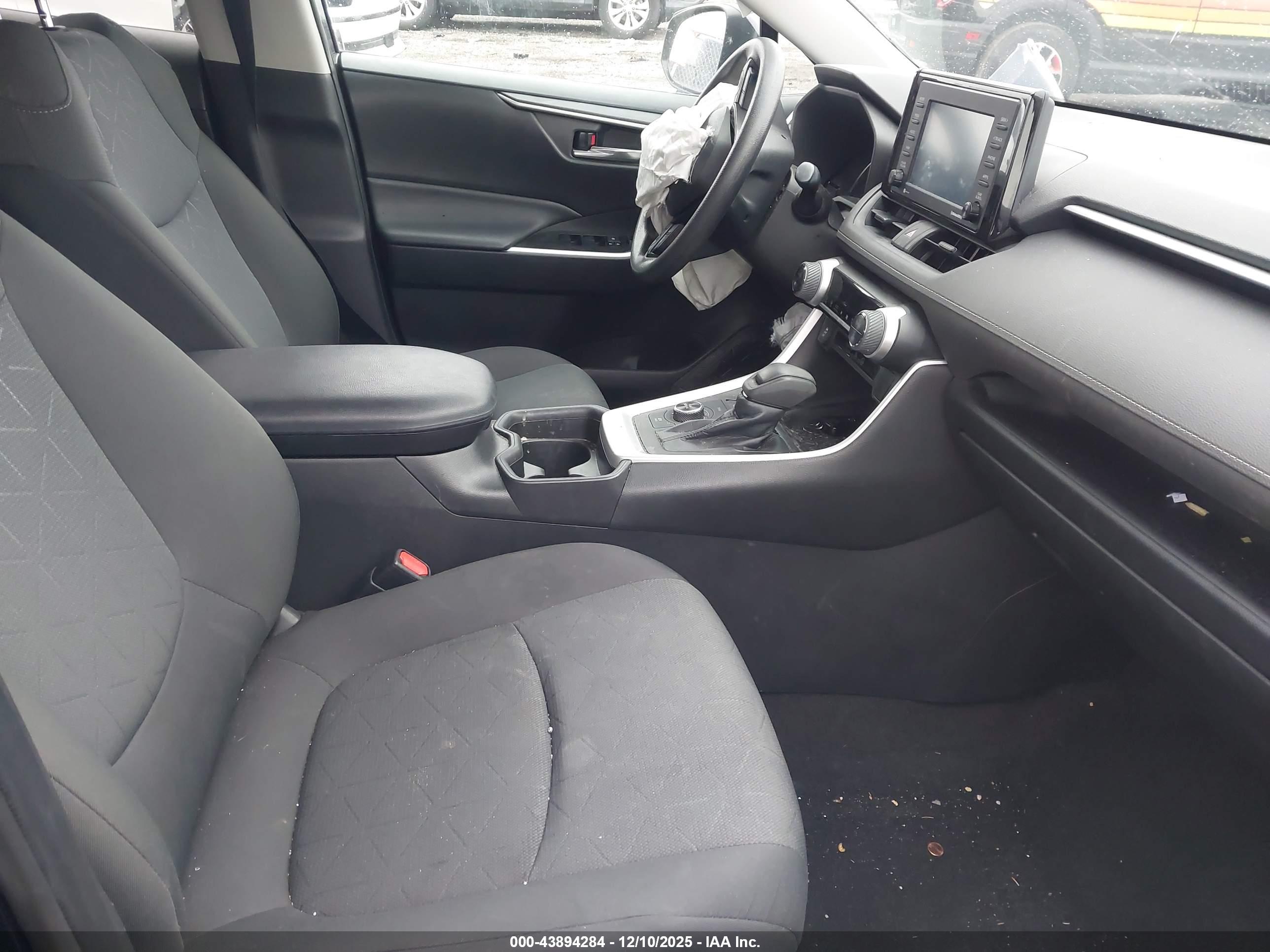 TOYOTA RAV4 image 5