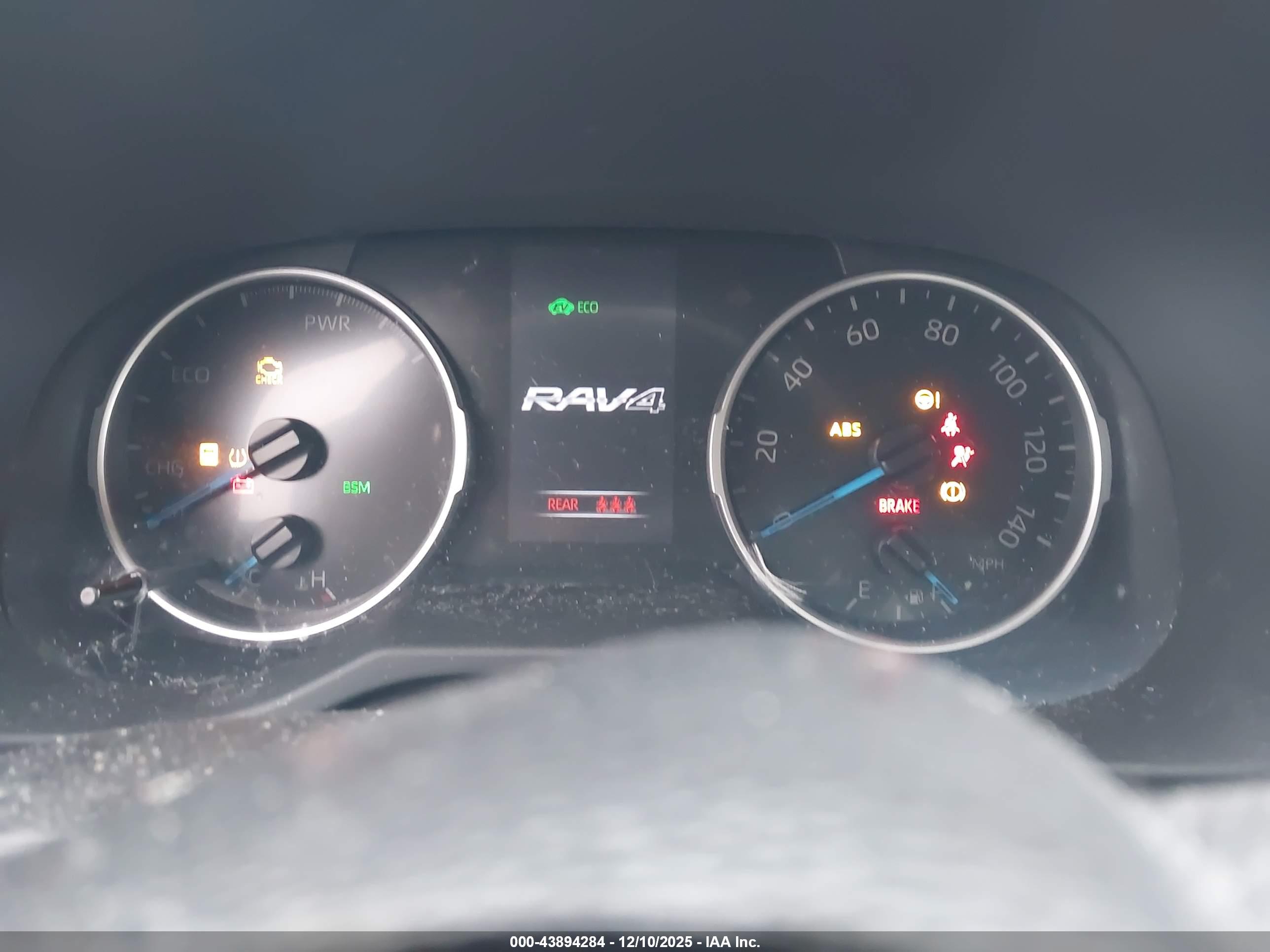TOYOTA RAV4 image 7