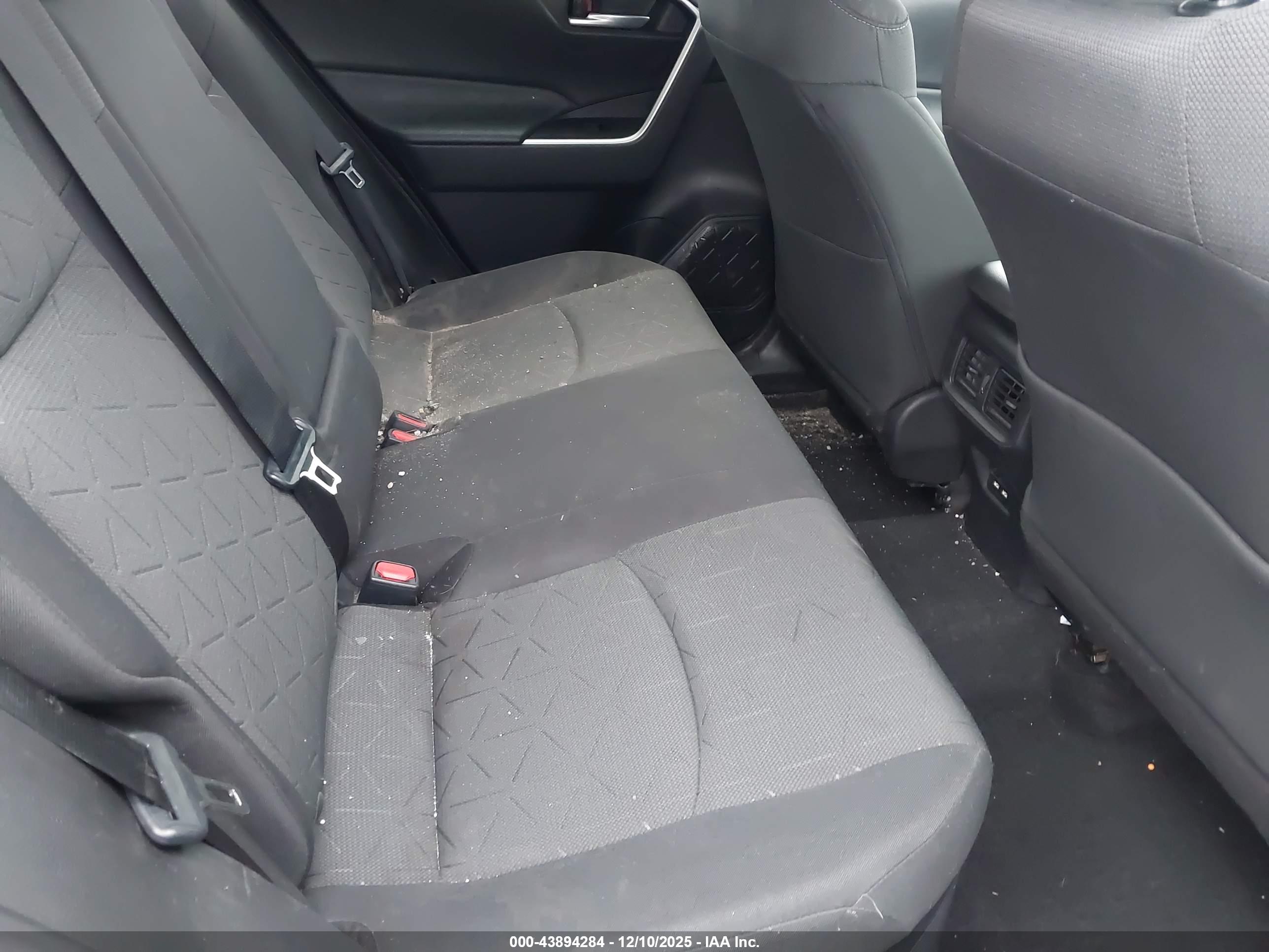 TOYOTA RAV4 image 8