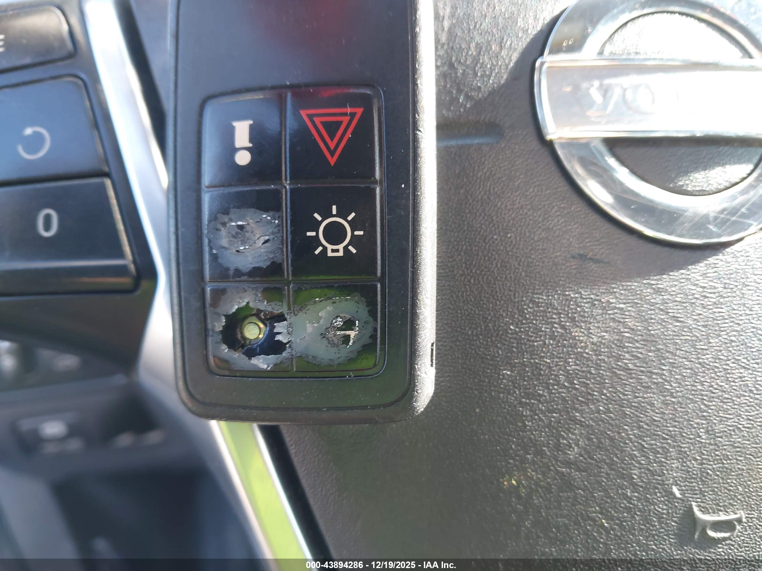 VOLVO S60 image 11
