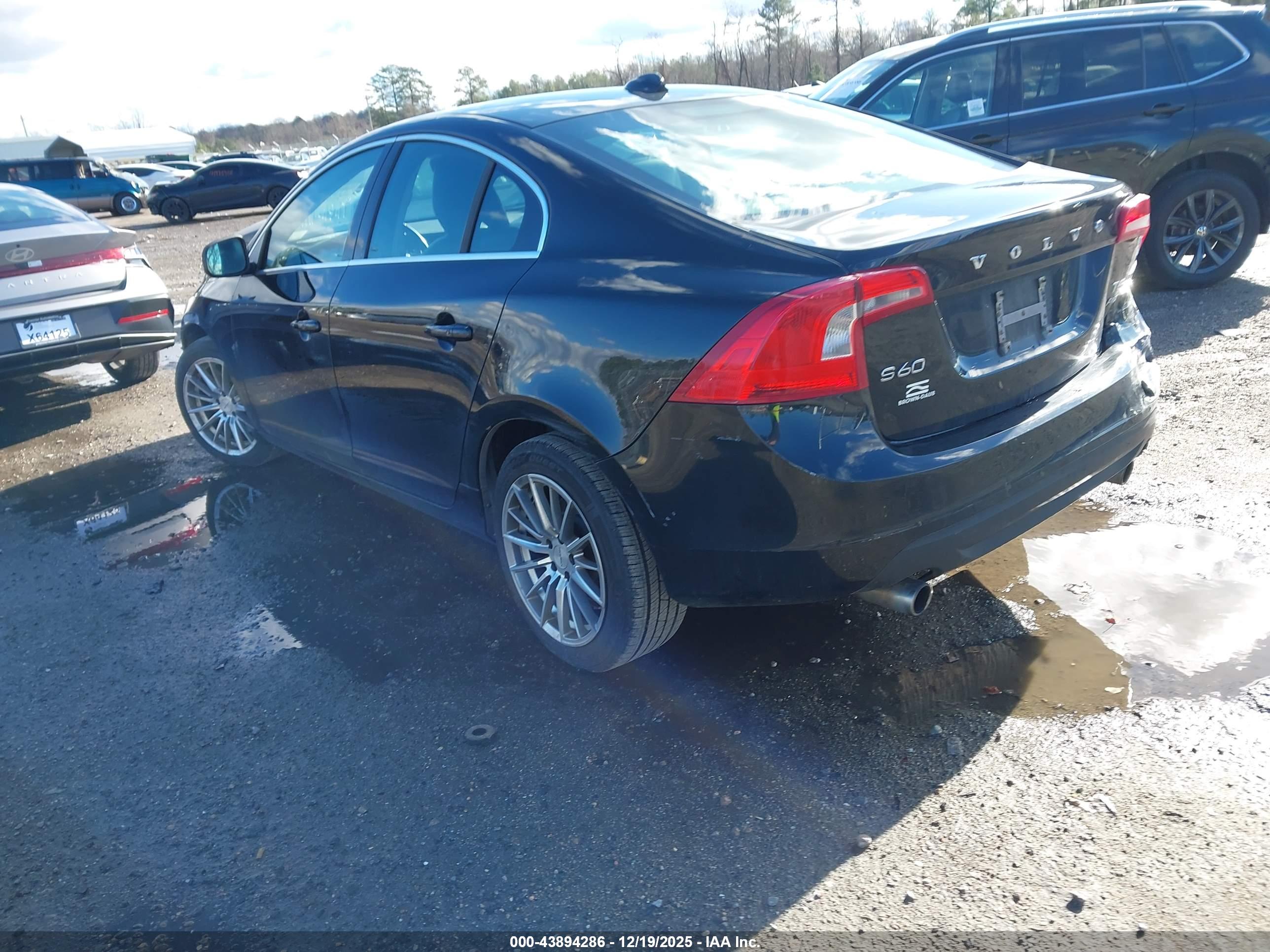 VOLVO S60 image 3