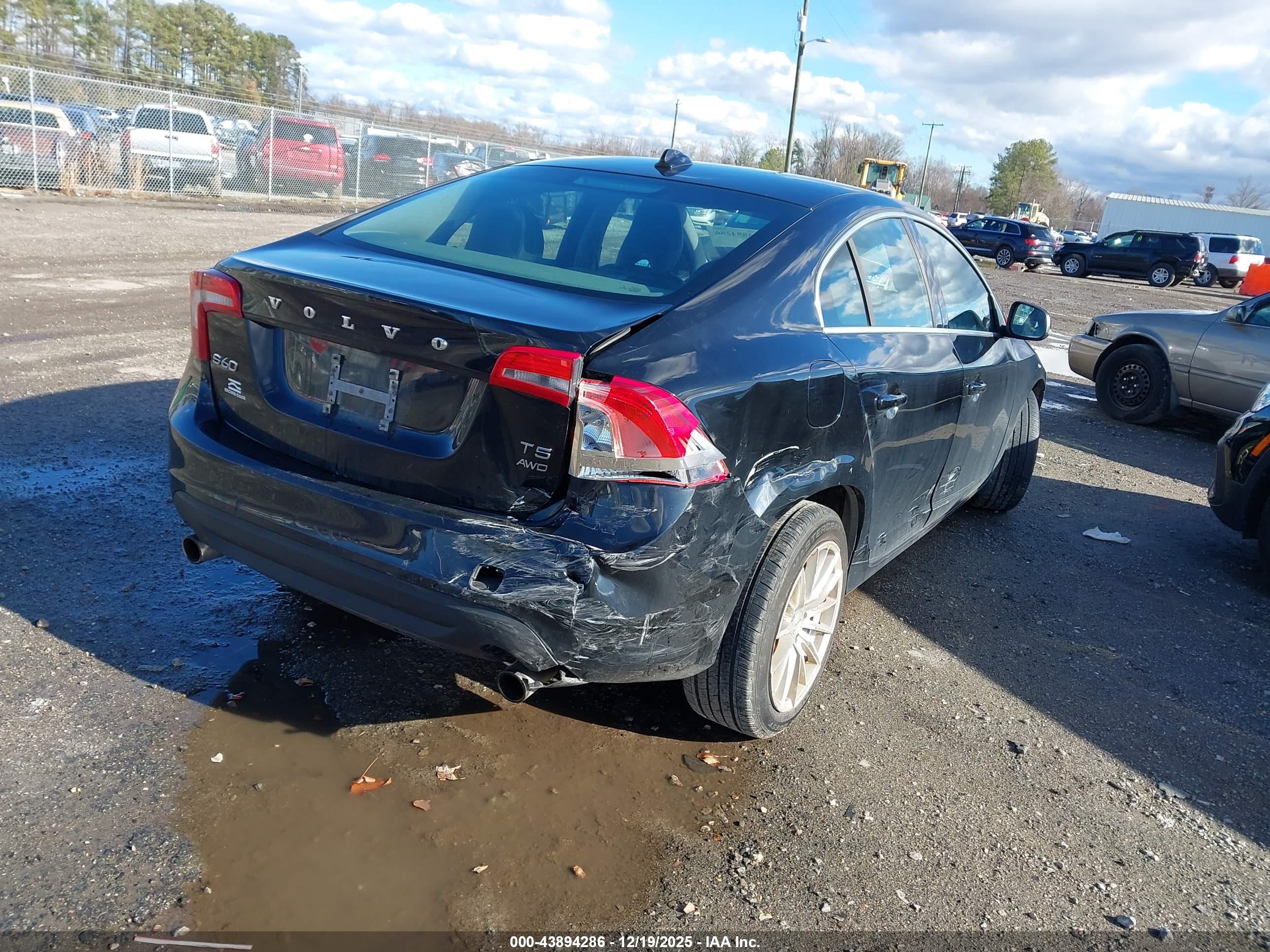VOLVO S60 image 4