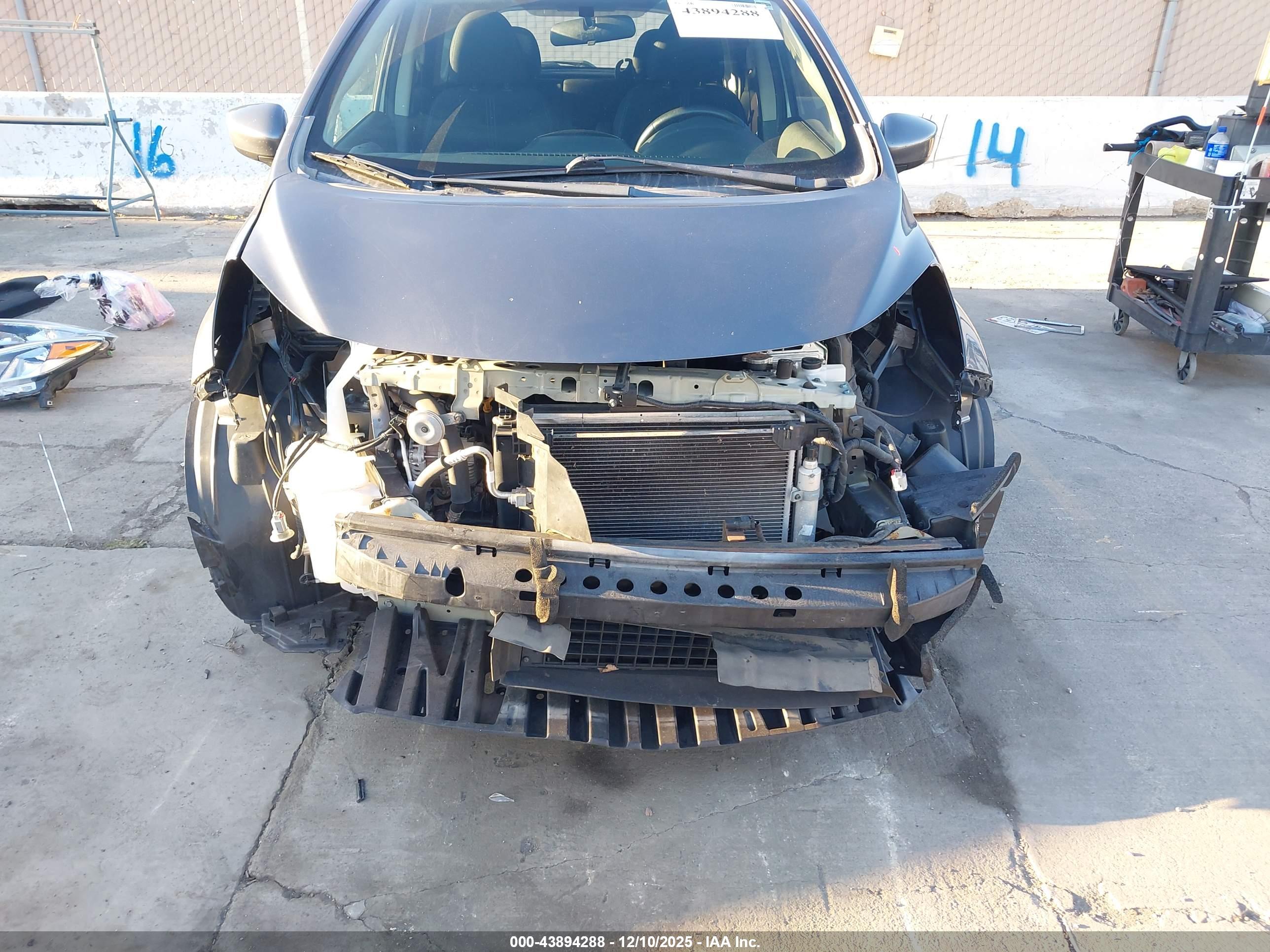 NISSAN VERSA image 6