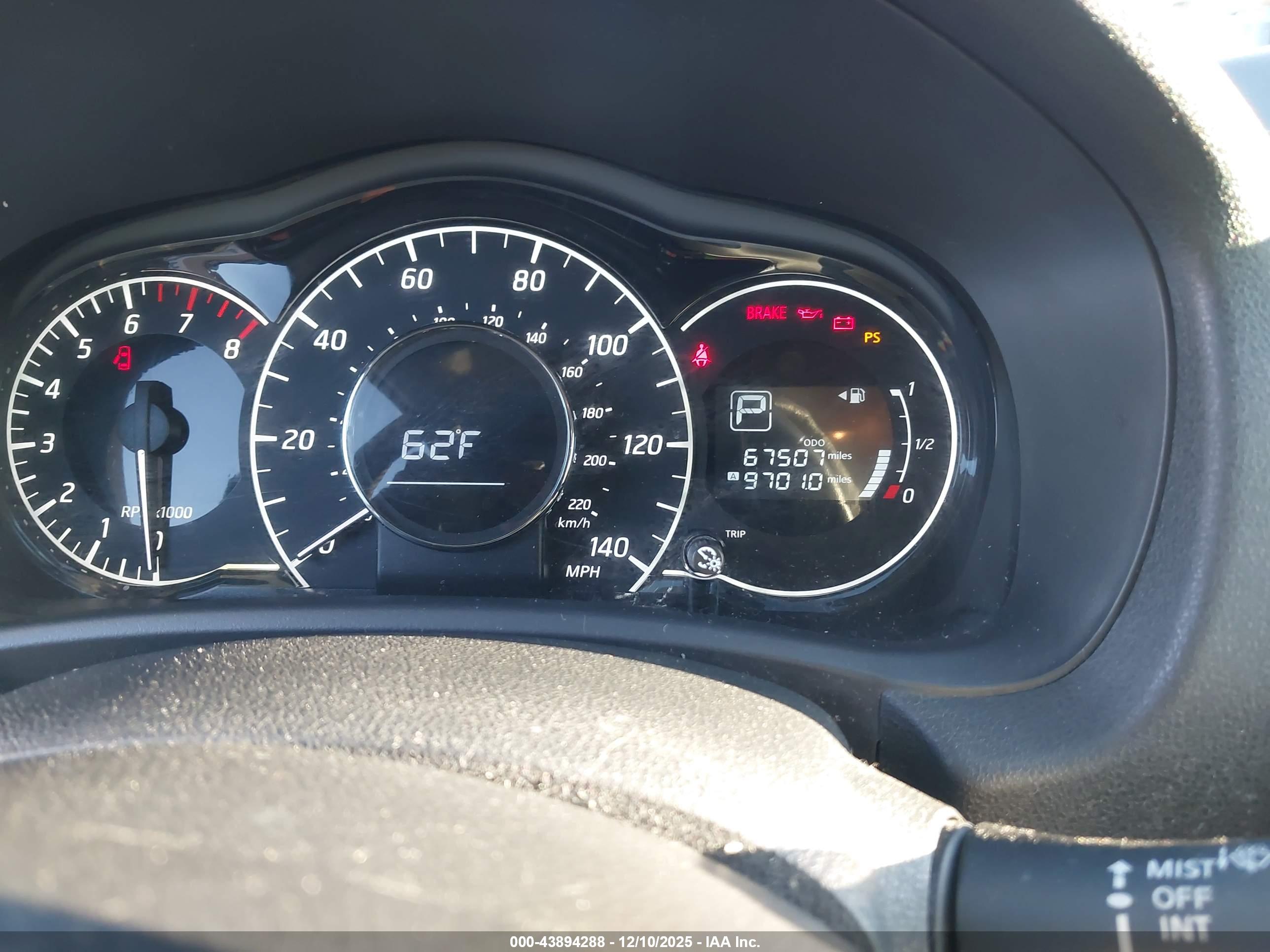NISSAN VERSA image 7