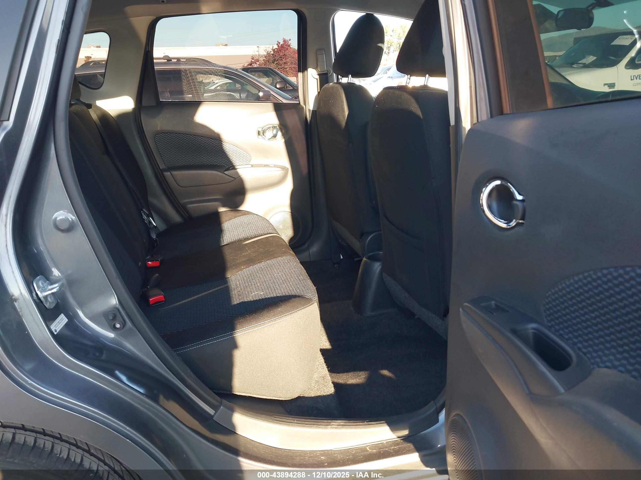 NISSAN VERSA image 8