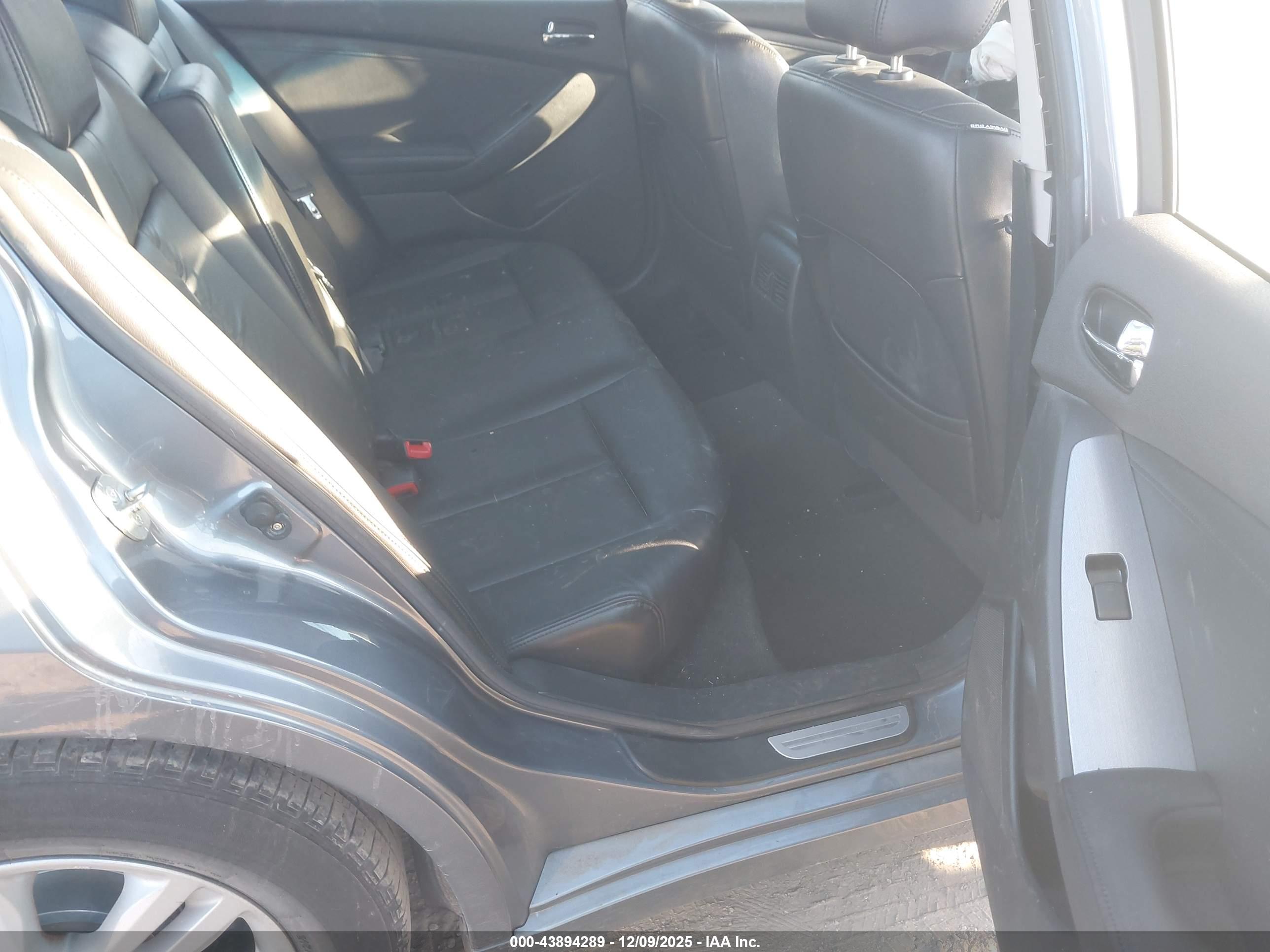 NISSAN ALTIMA image 8