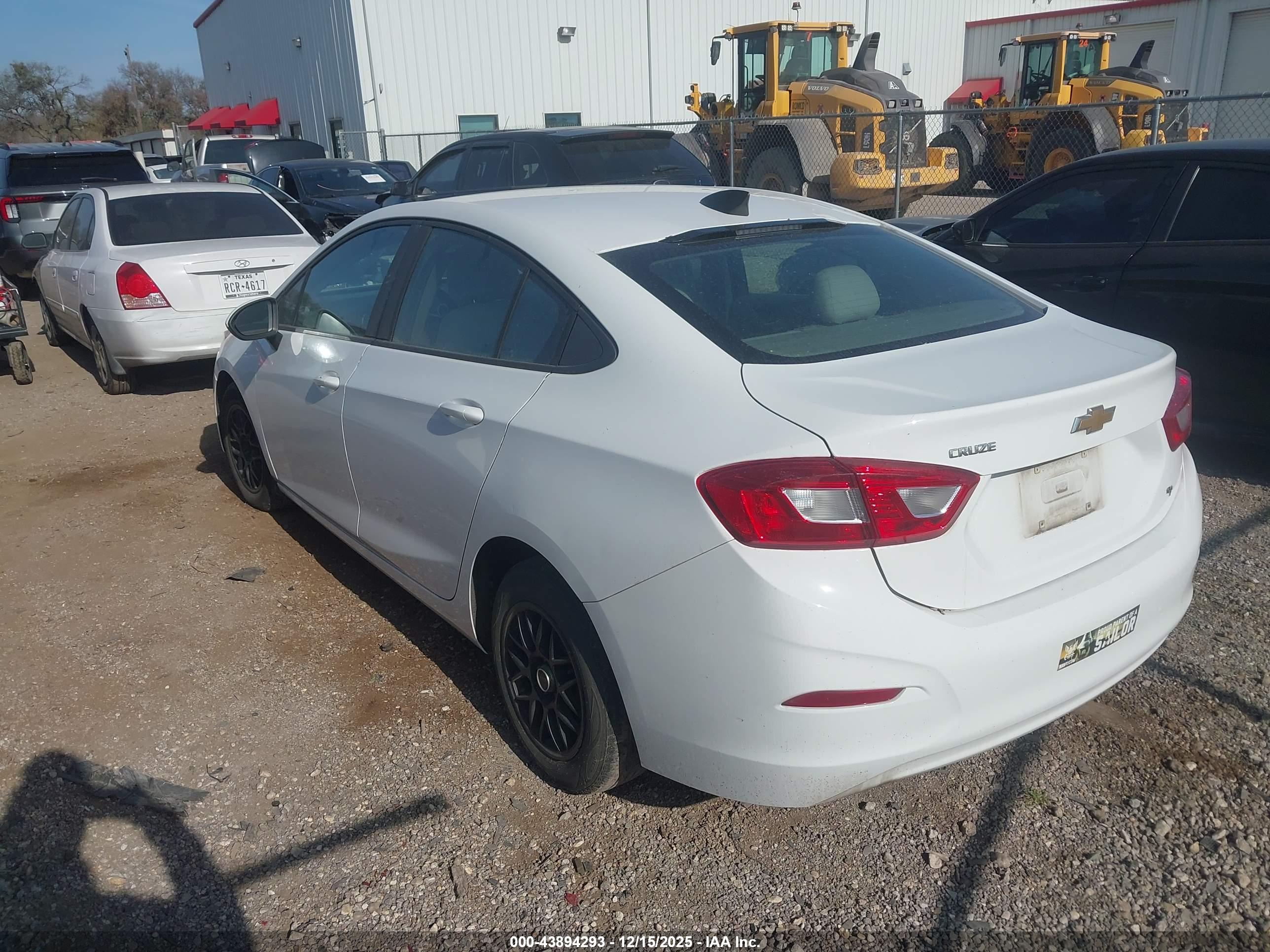 CHEVROLET CRUZE image 3