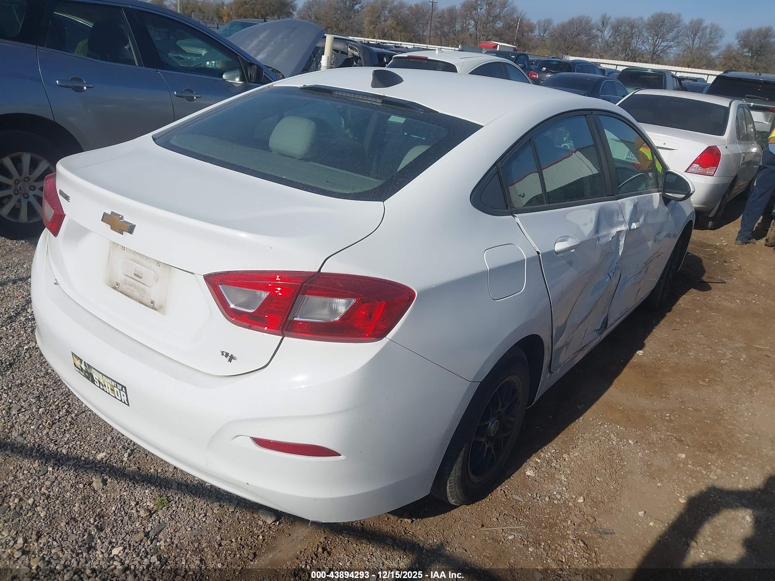 CHEVROLET CRUZE image 4