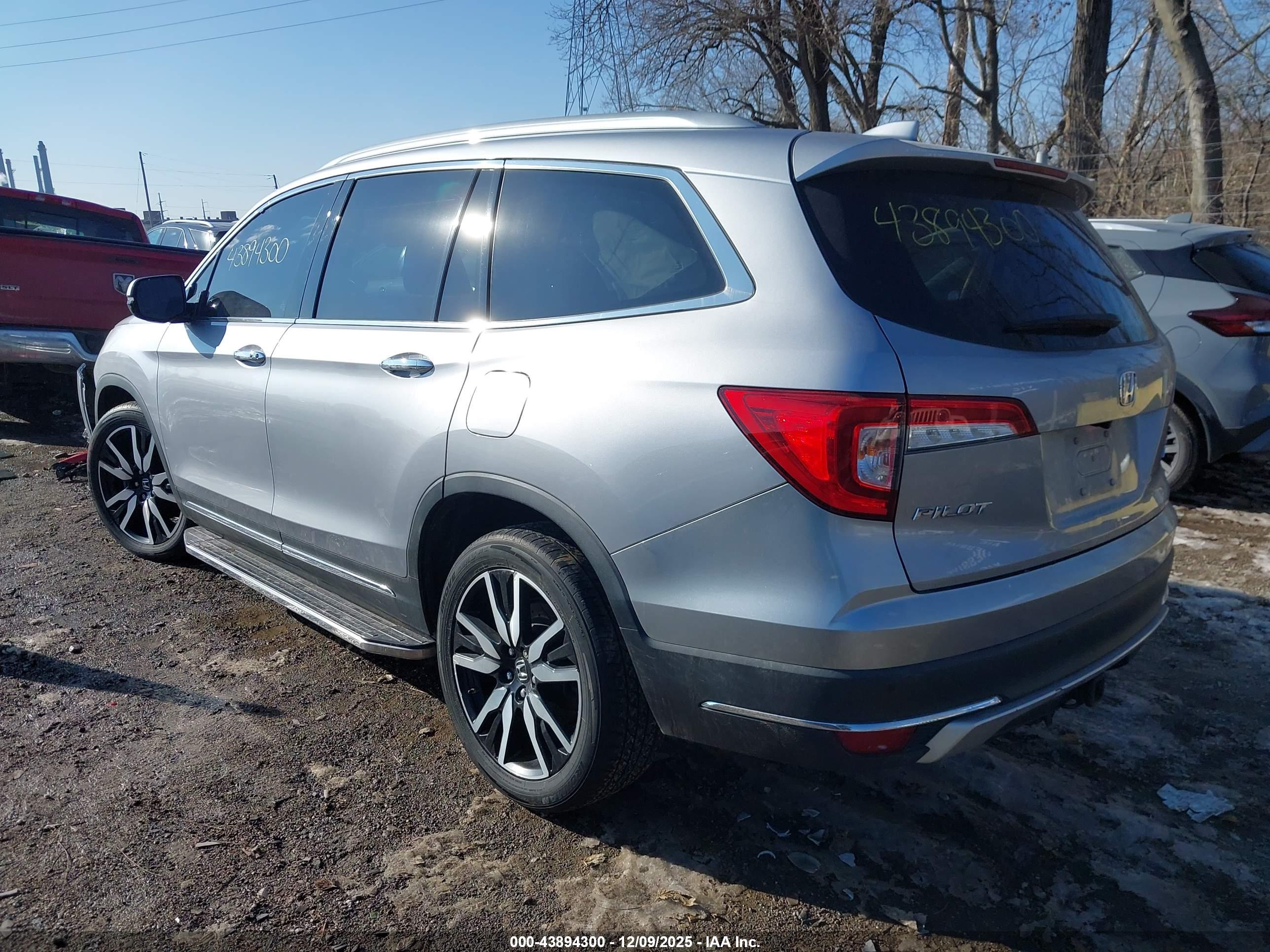 HONDA PILOT image 3