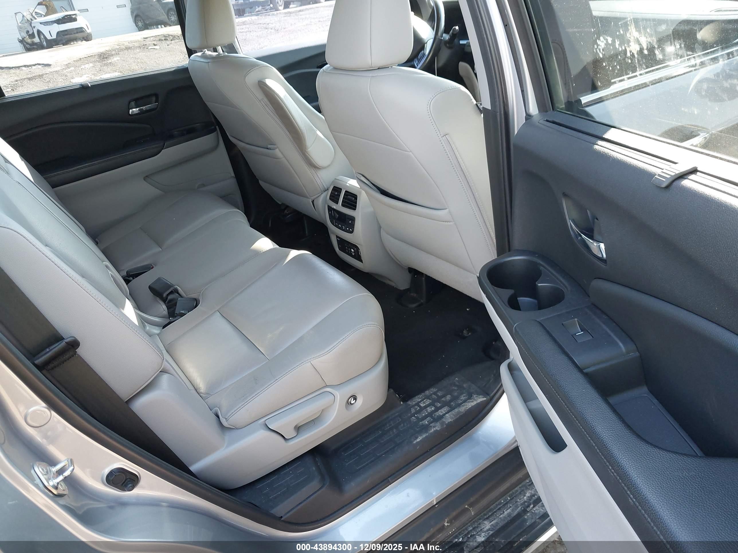 HONDA PILOT image 8