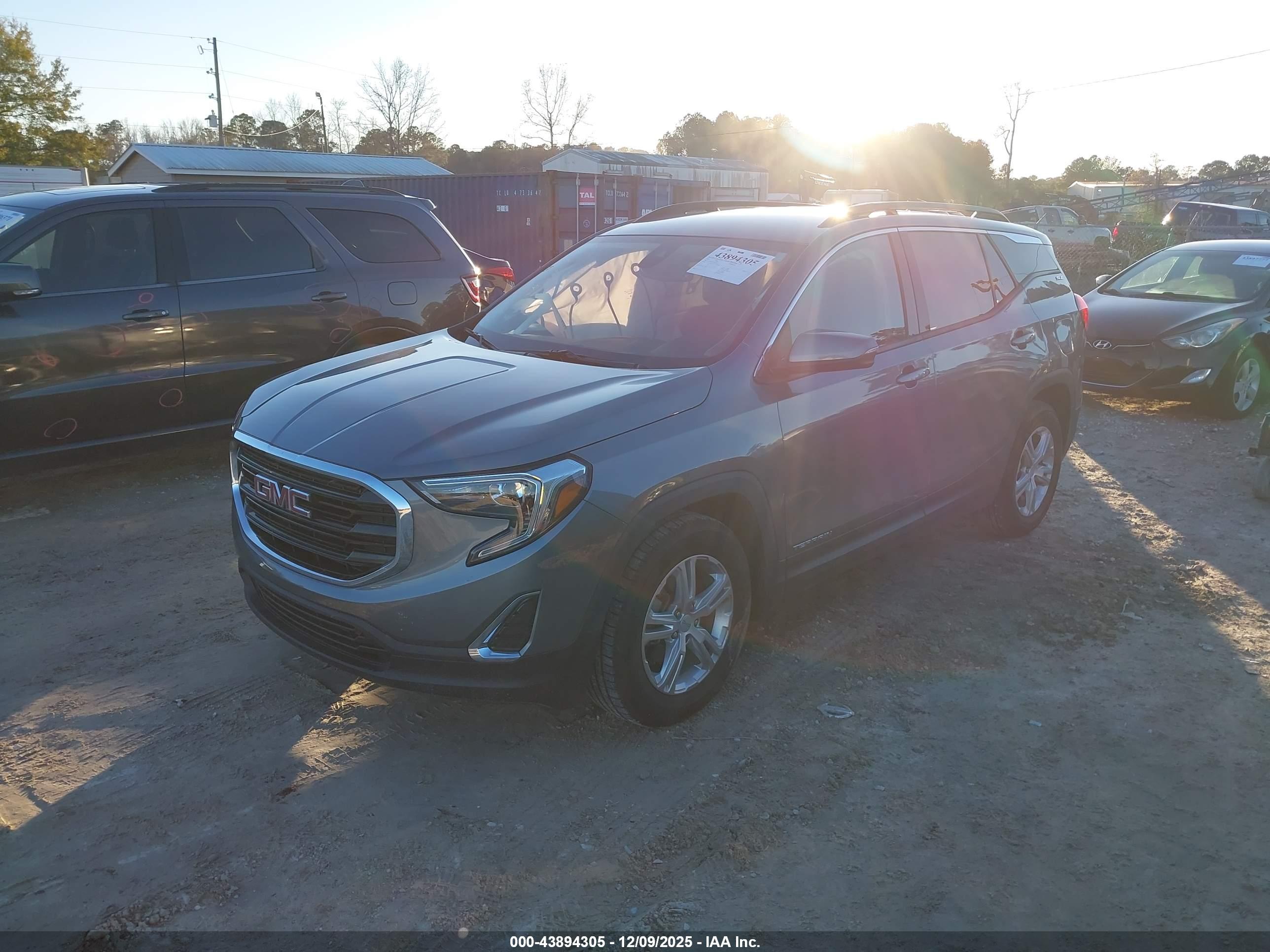 GMC TERRAIN image 2