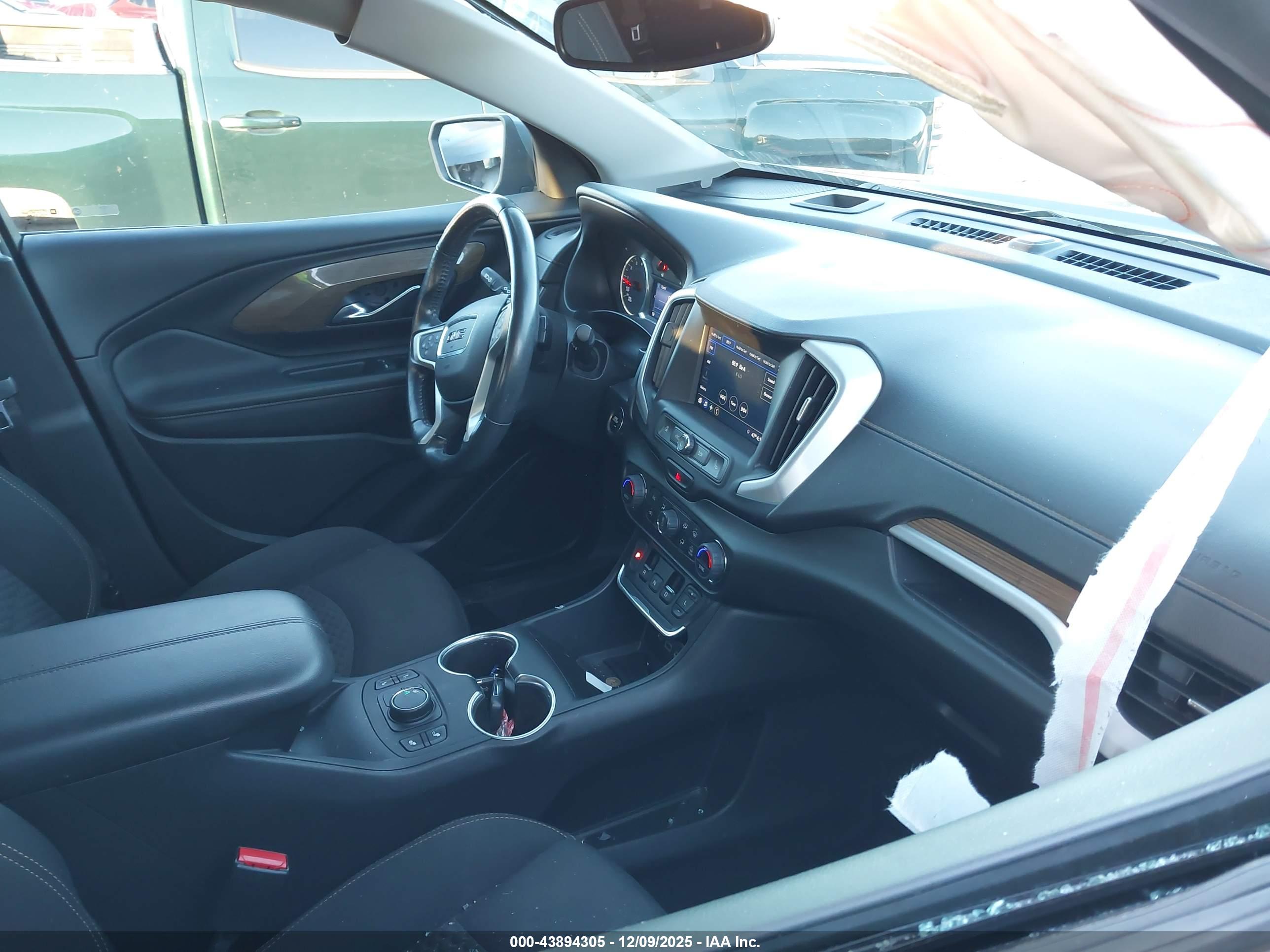 GMC TERRAIN image 5