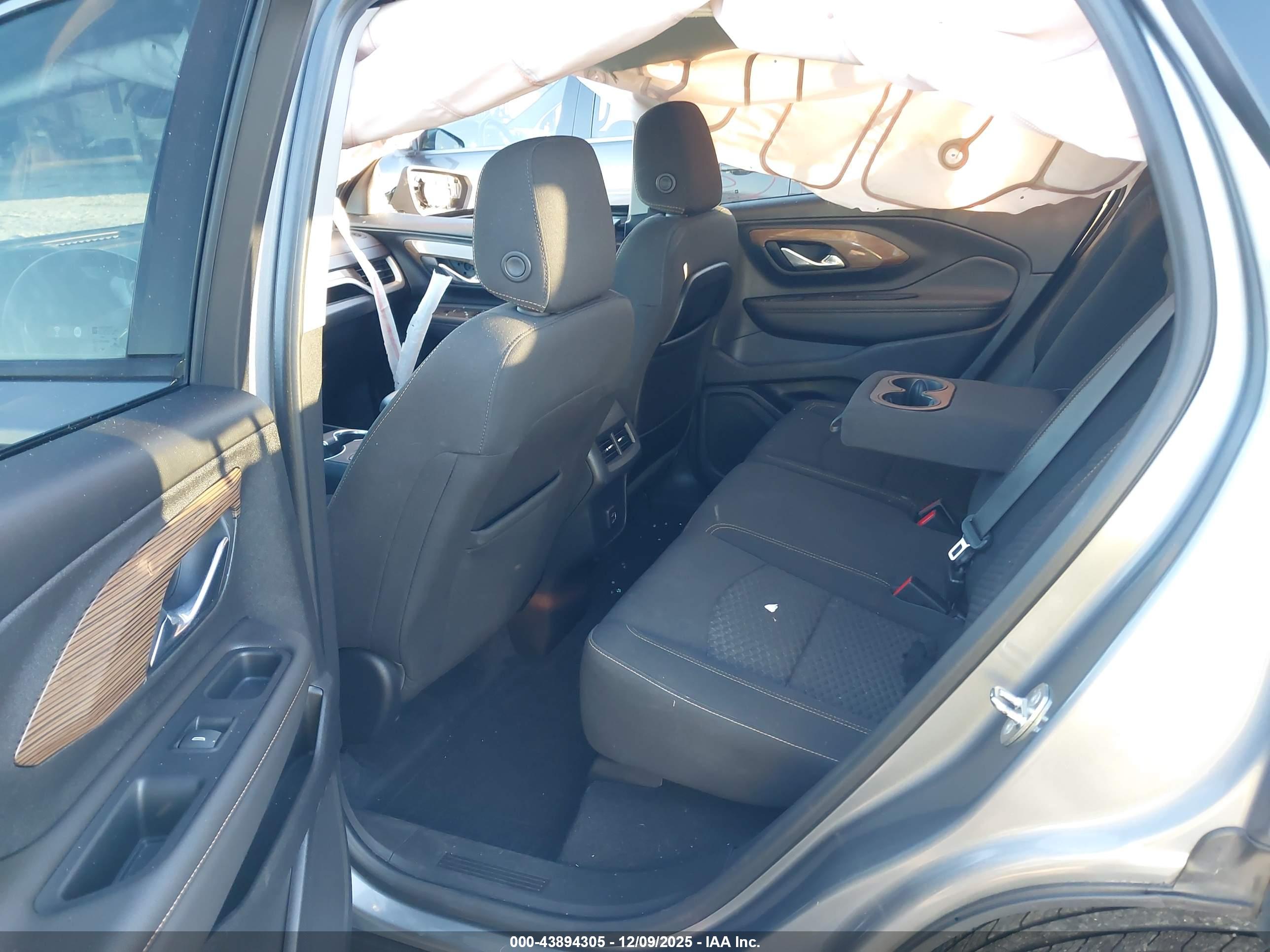 GMC TERRAIN image 8