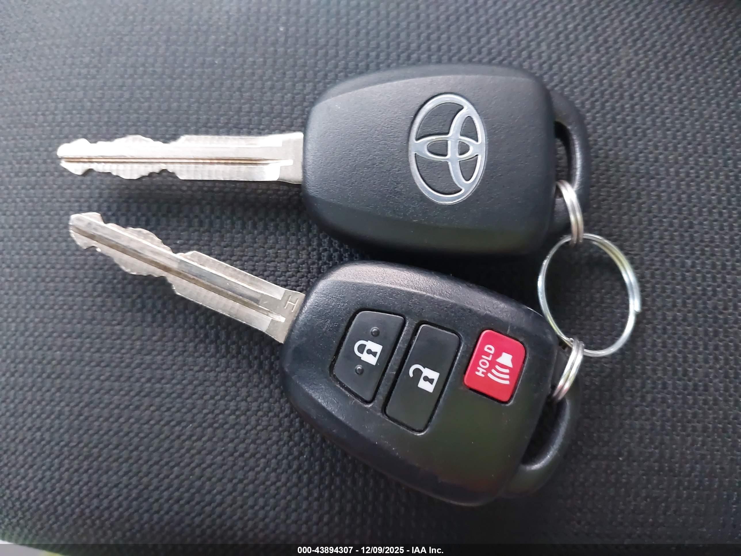 TOYOTA COROLLA image 11