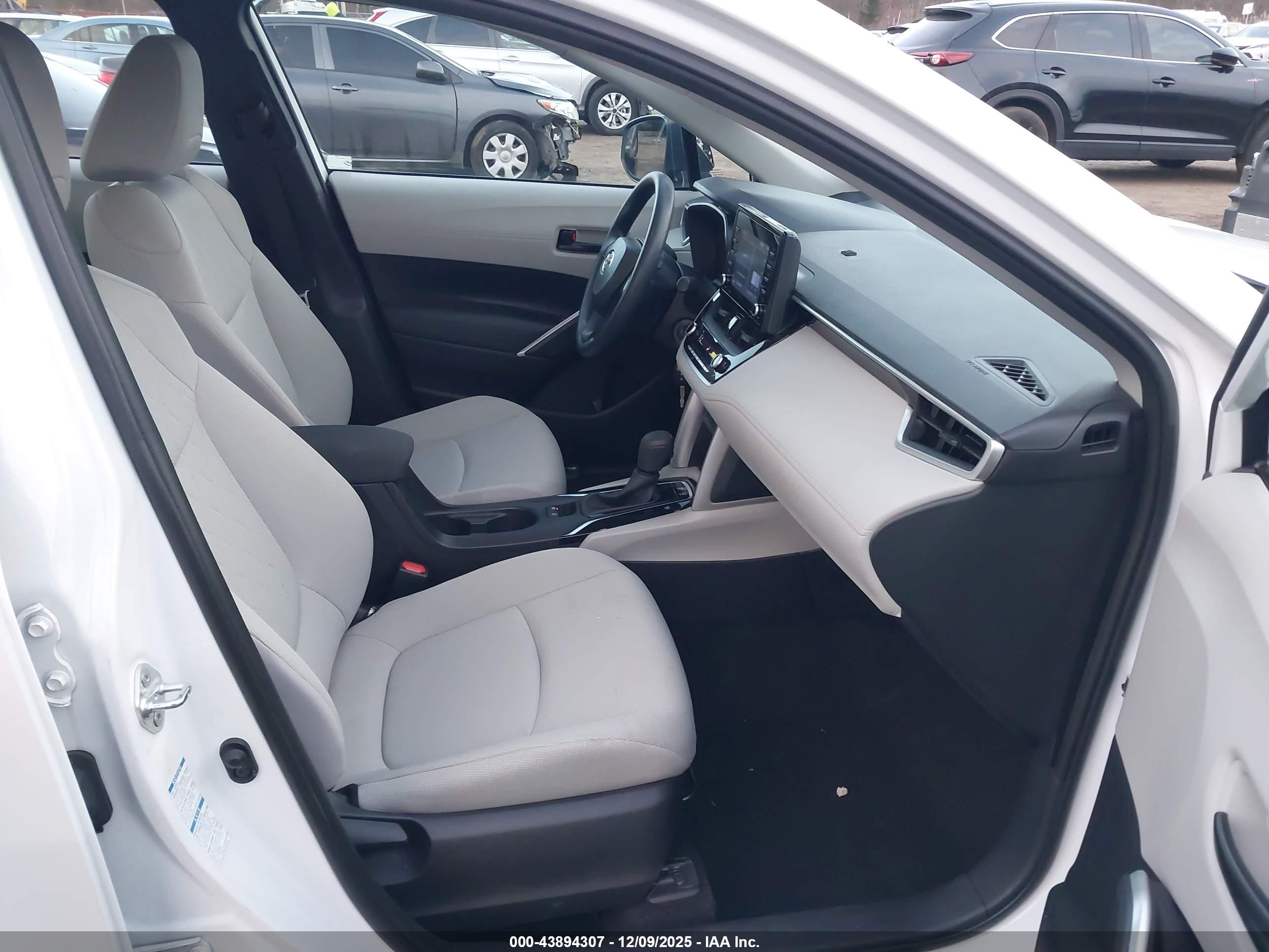 TOYOTA COROLLA image 5