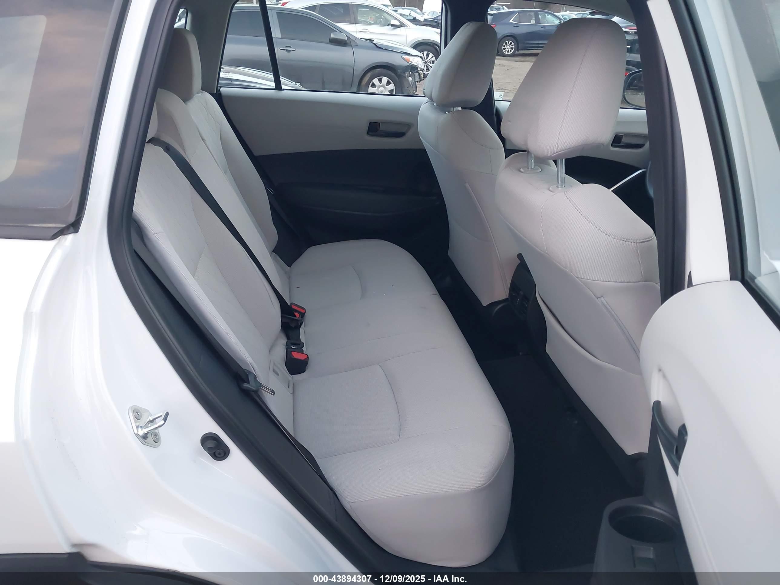 TOYOTA COROLLA image 8