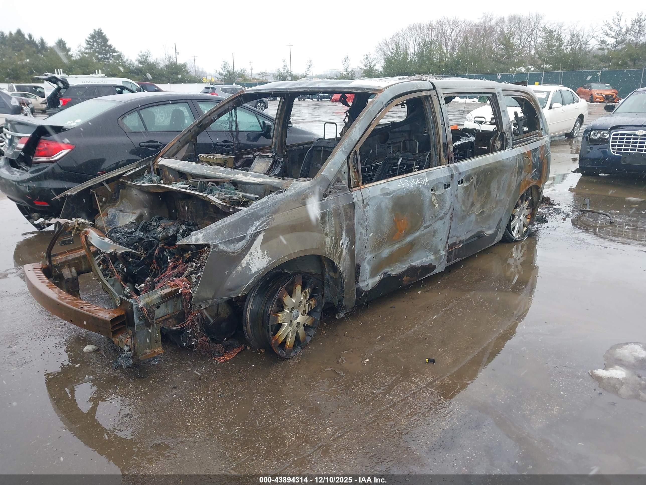 CHRYSLER TOWN image 2