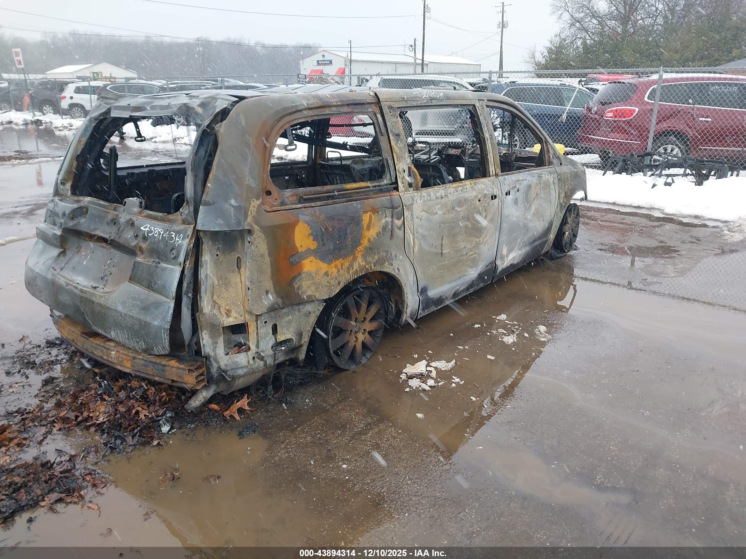 CHRYSLER TOWN image 4