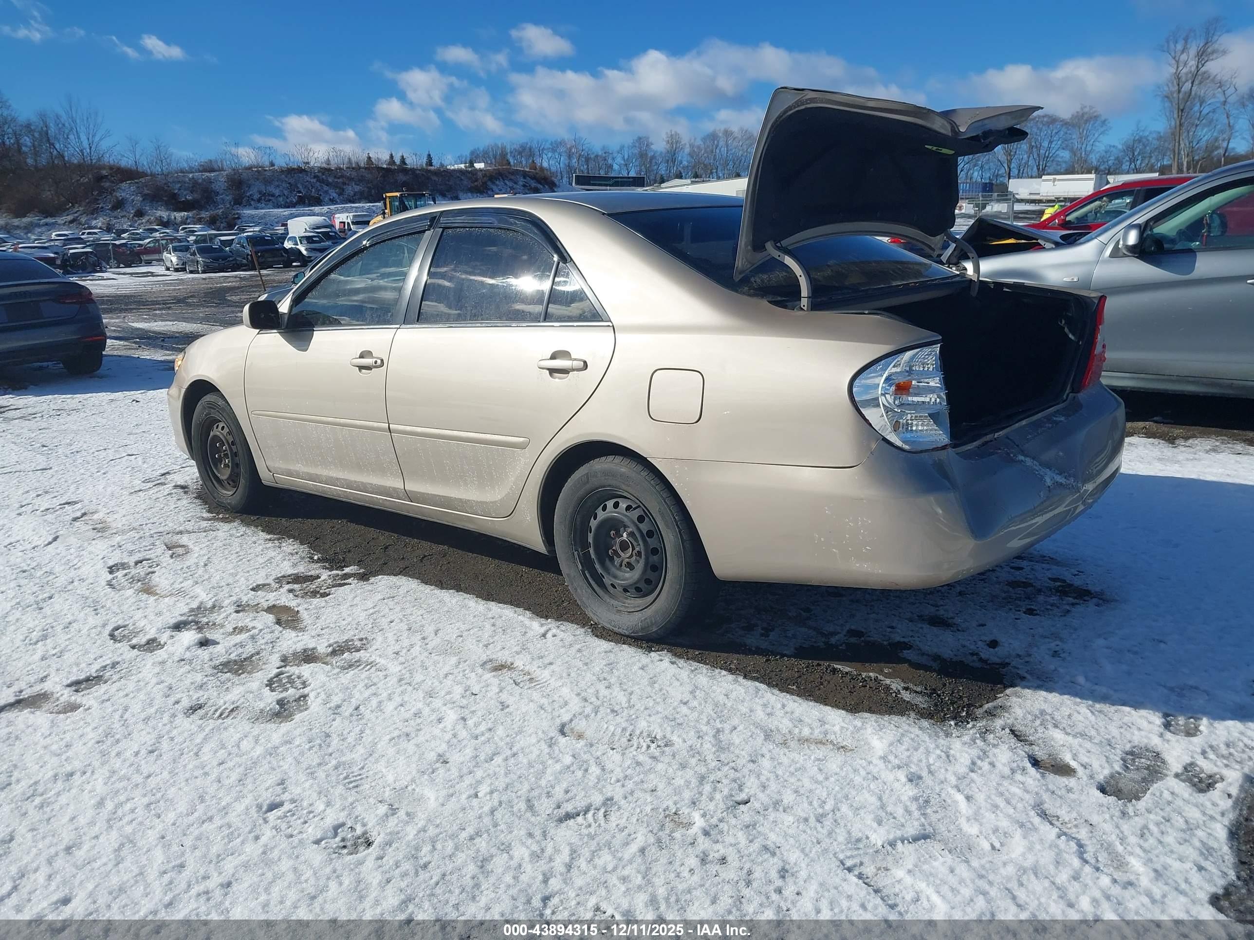 TOYOTA CAMRY image 3