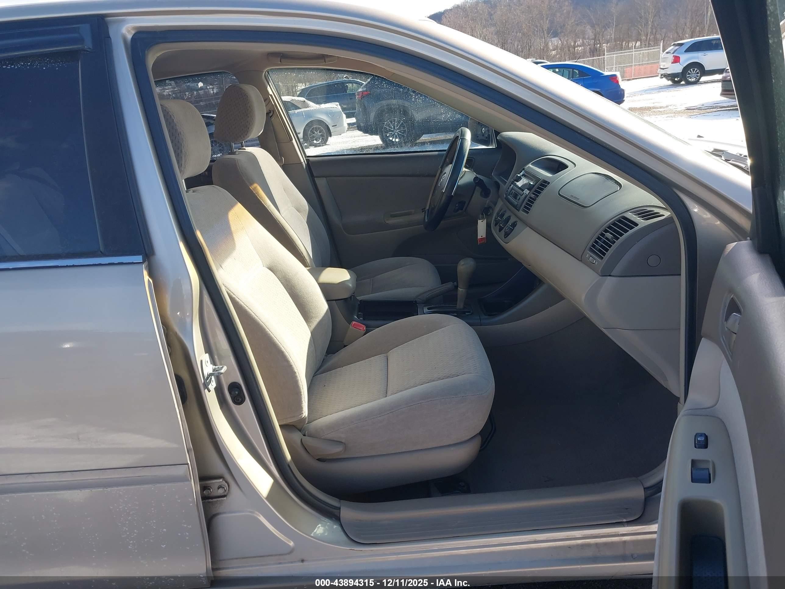 TOYOTA CAMRY image 5