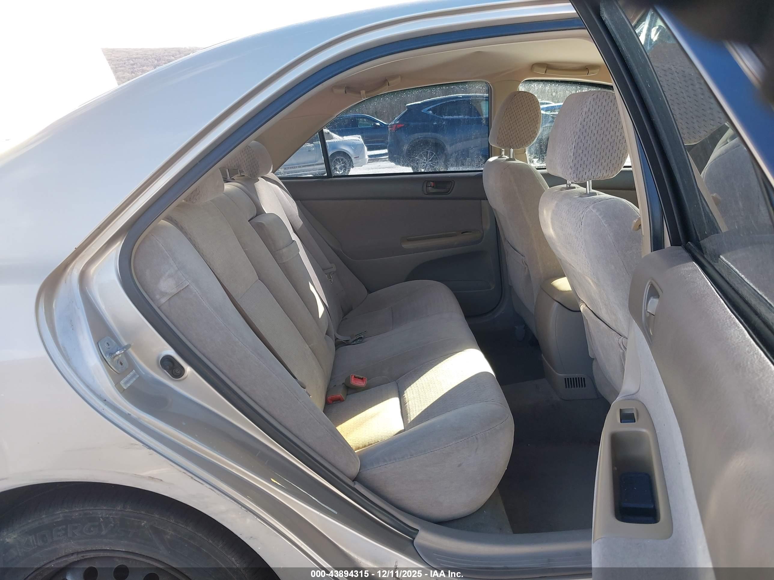 TOYOTA CAMRY image 8