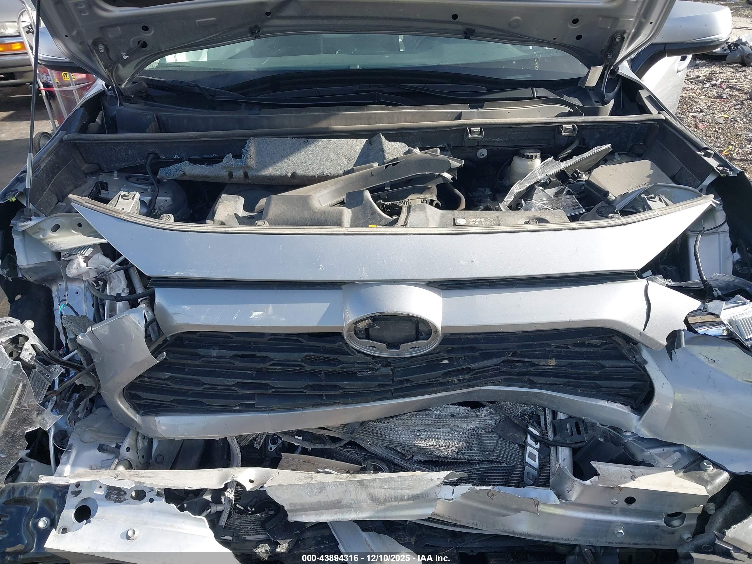 TOYOTA RAV4 image 10