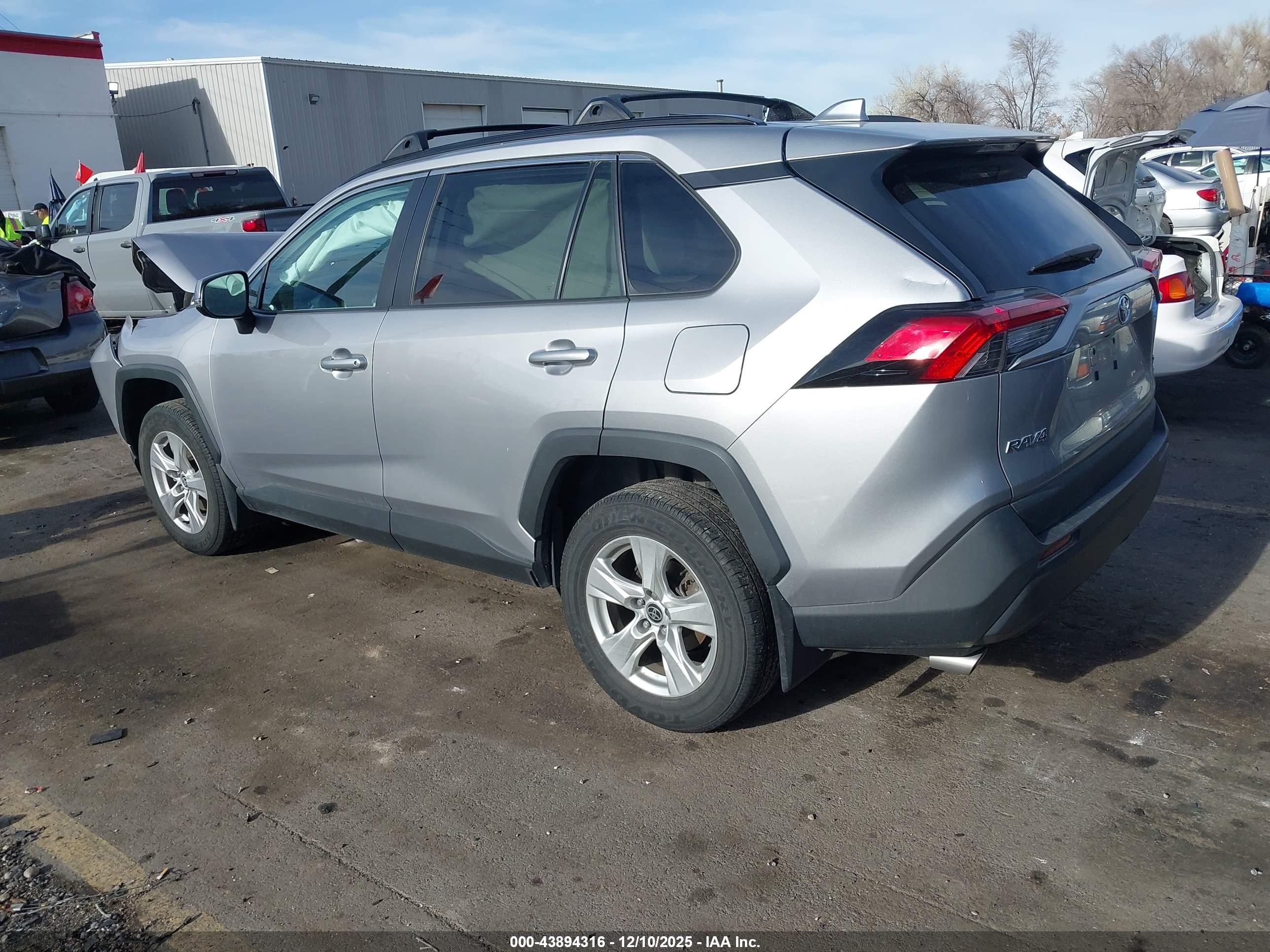 TOYOTA RAV4 image 3