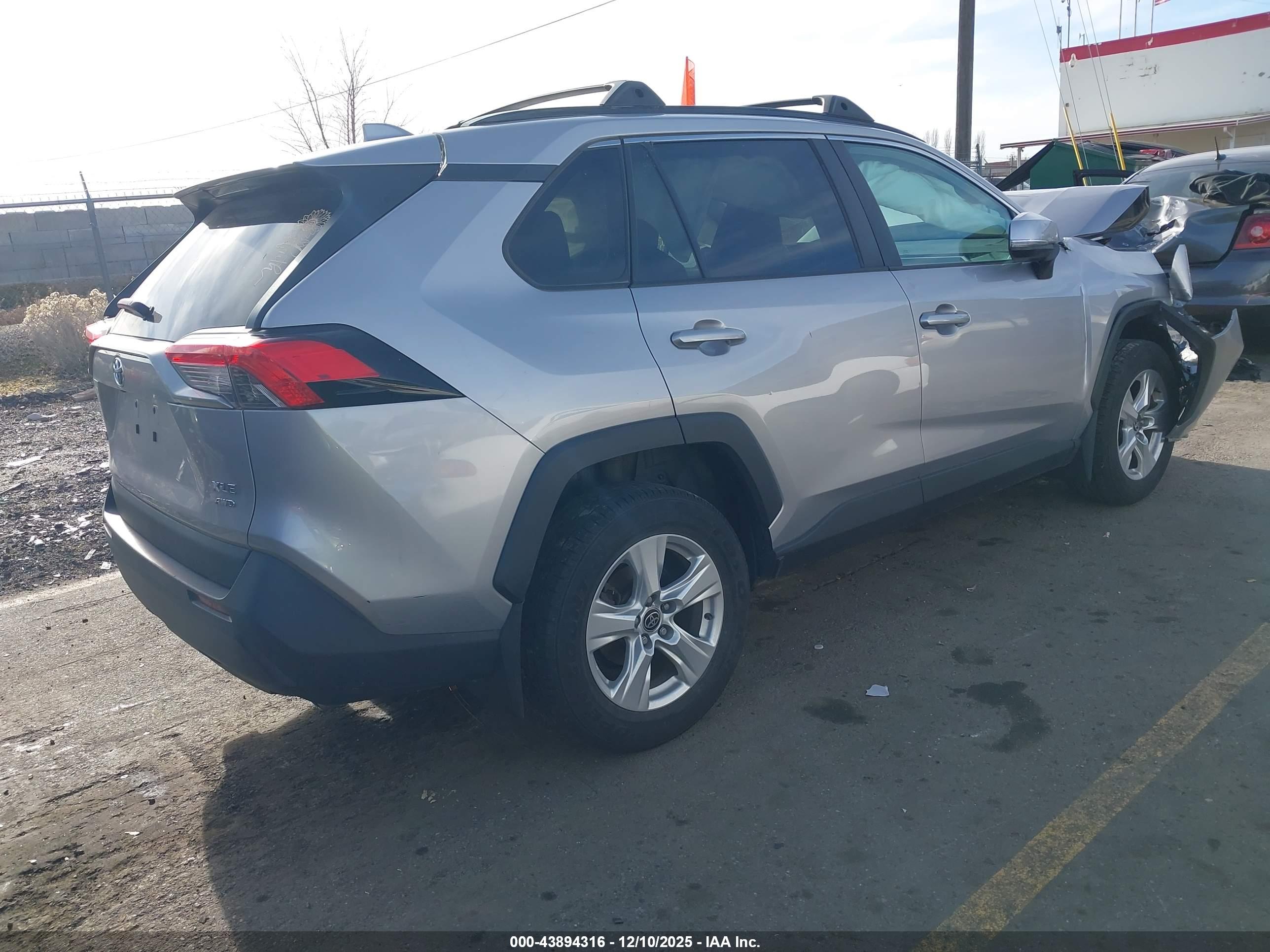 TOYOTA RAV4 image 4