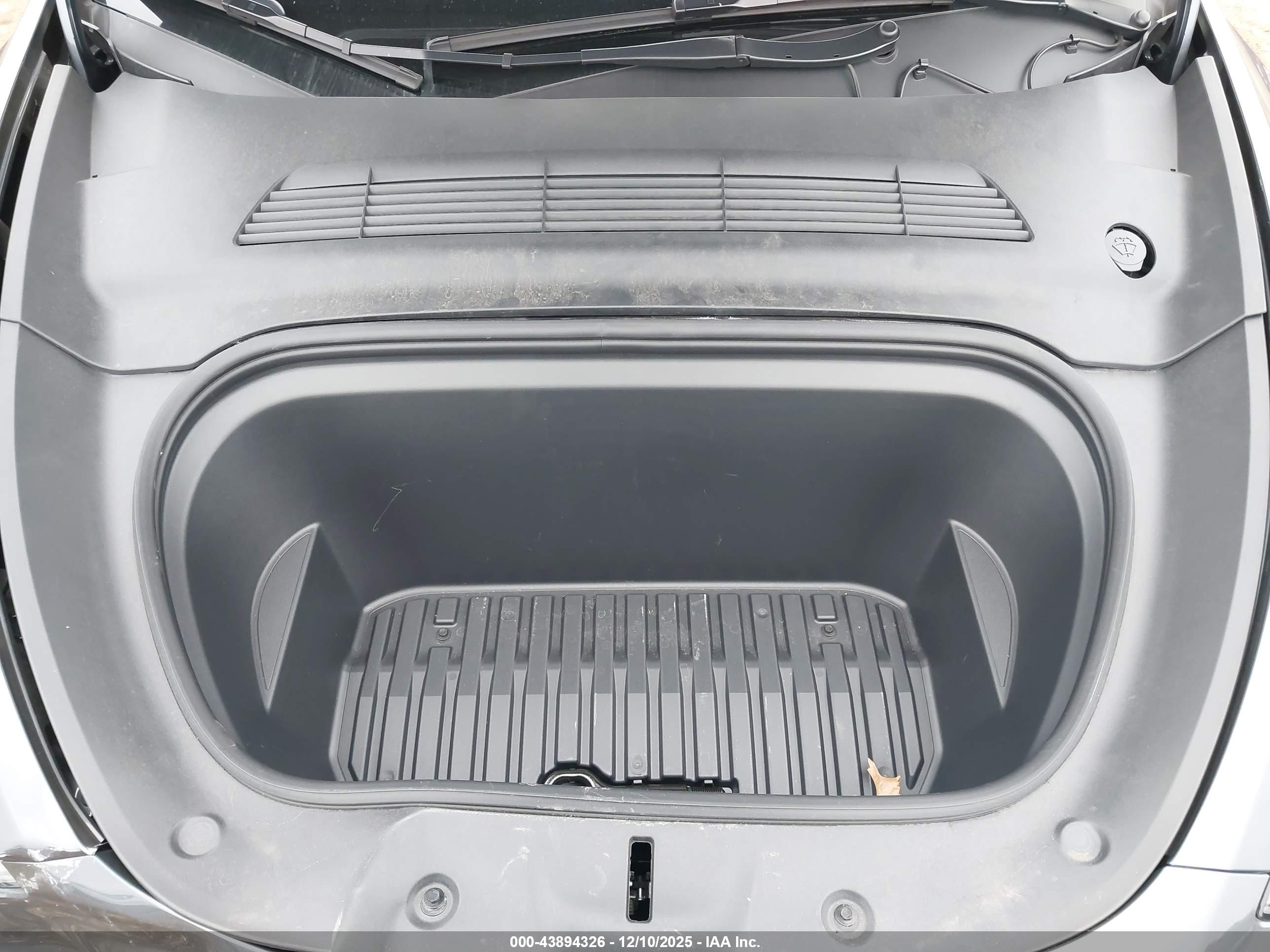TESLA MODEL image 10