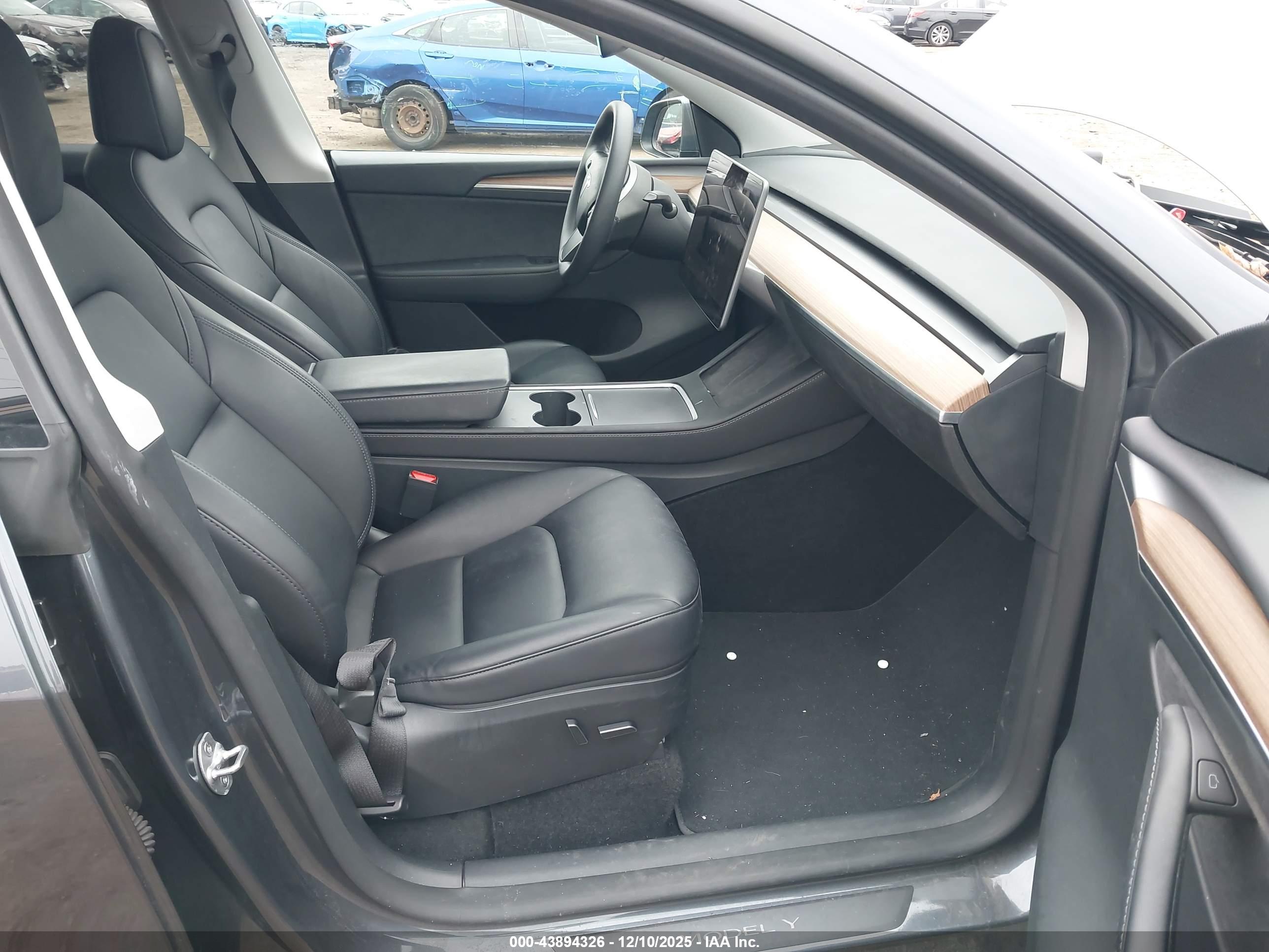 TESLA MODEL image 5