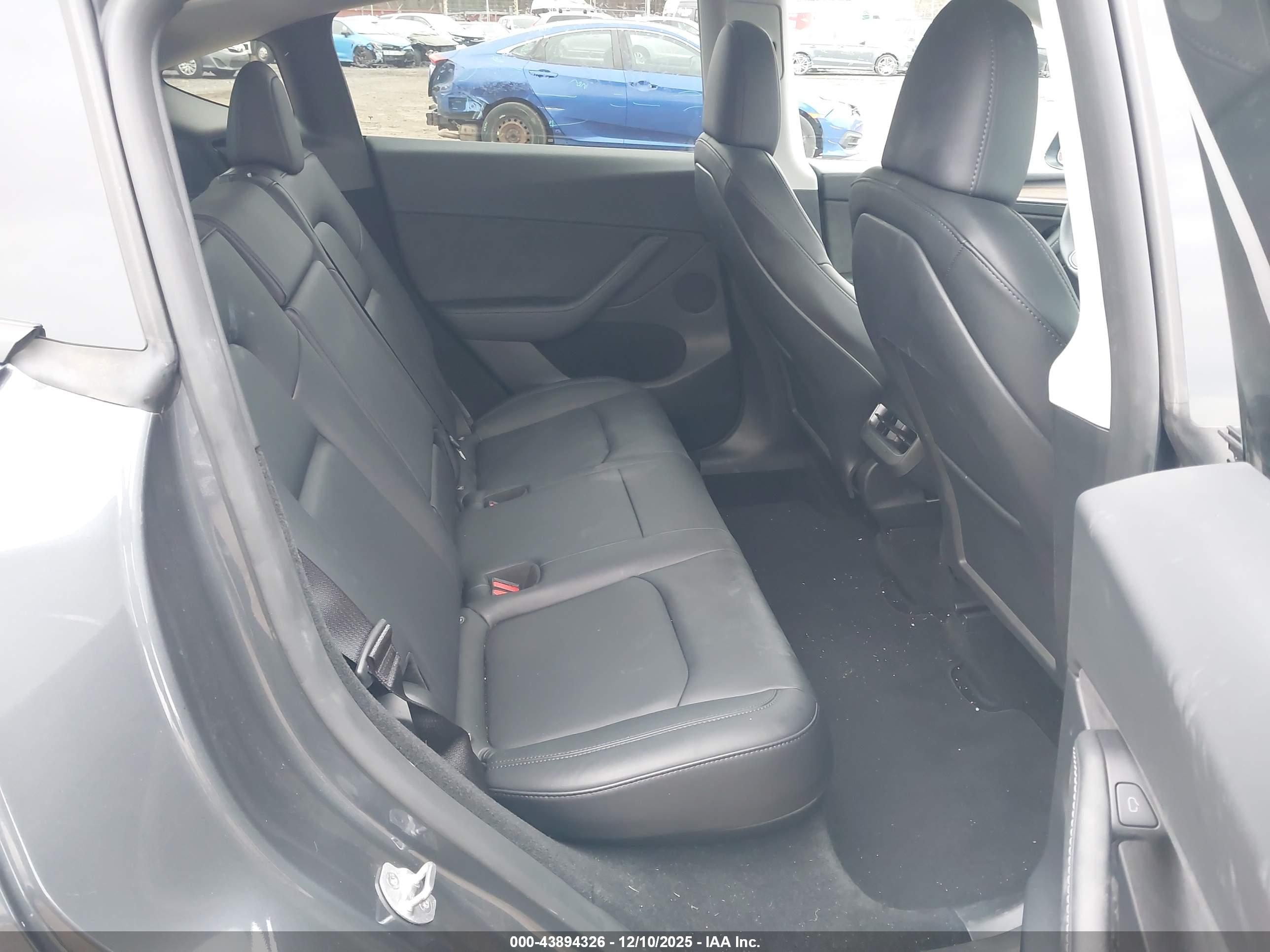 TESLA MODEL image 8
