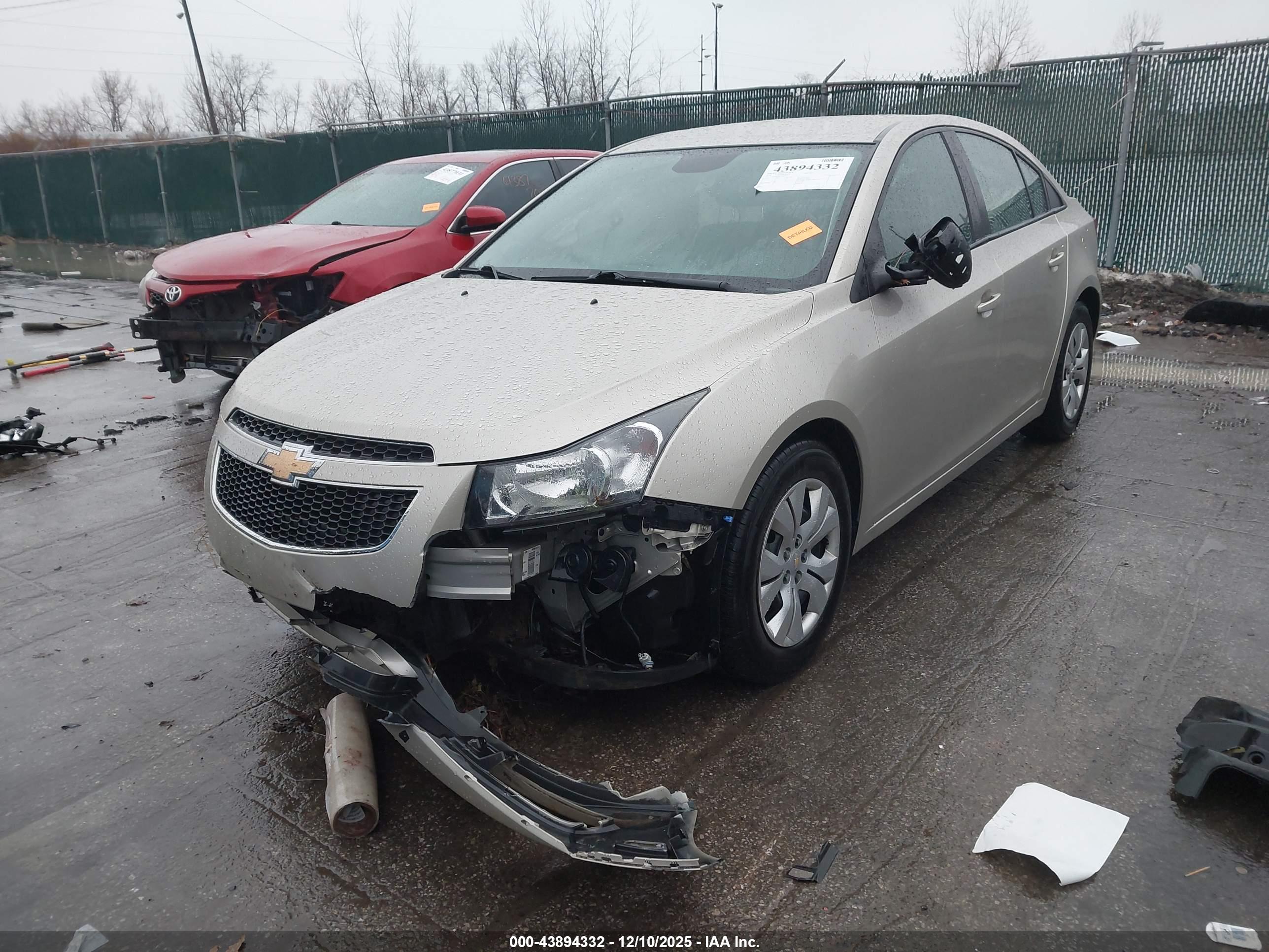 CHEVROLET CRUZE image 2