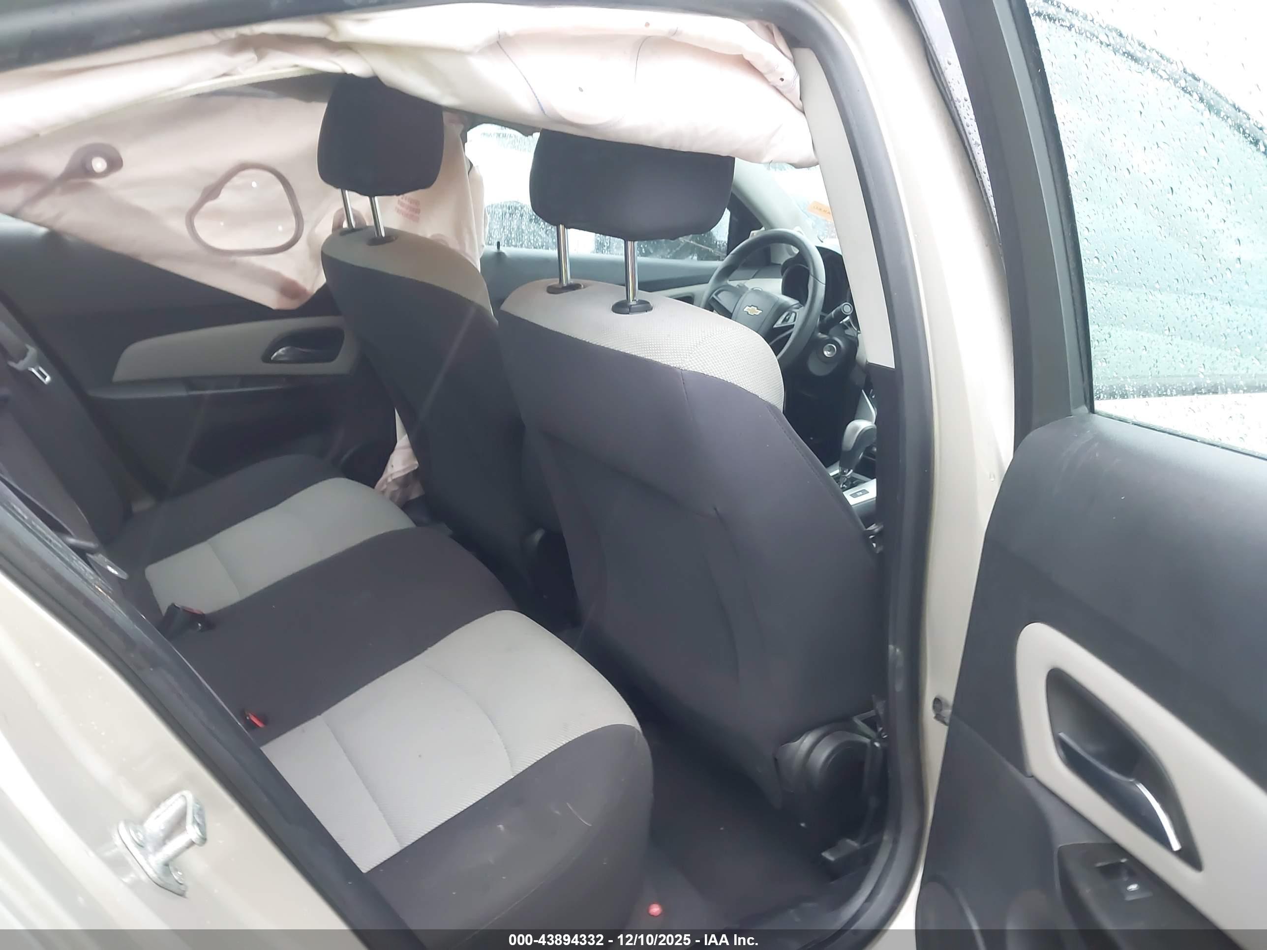 CHEVROLET CRUZE image 8
